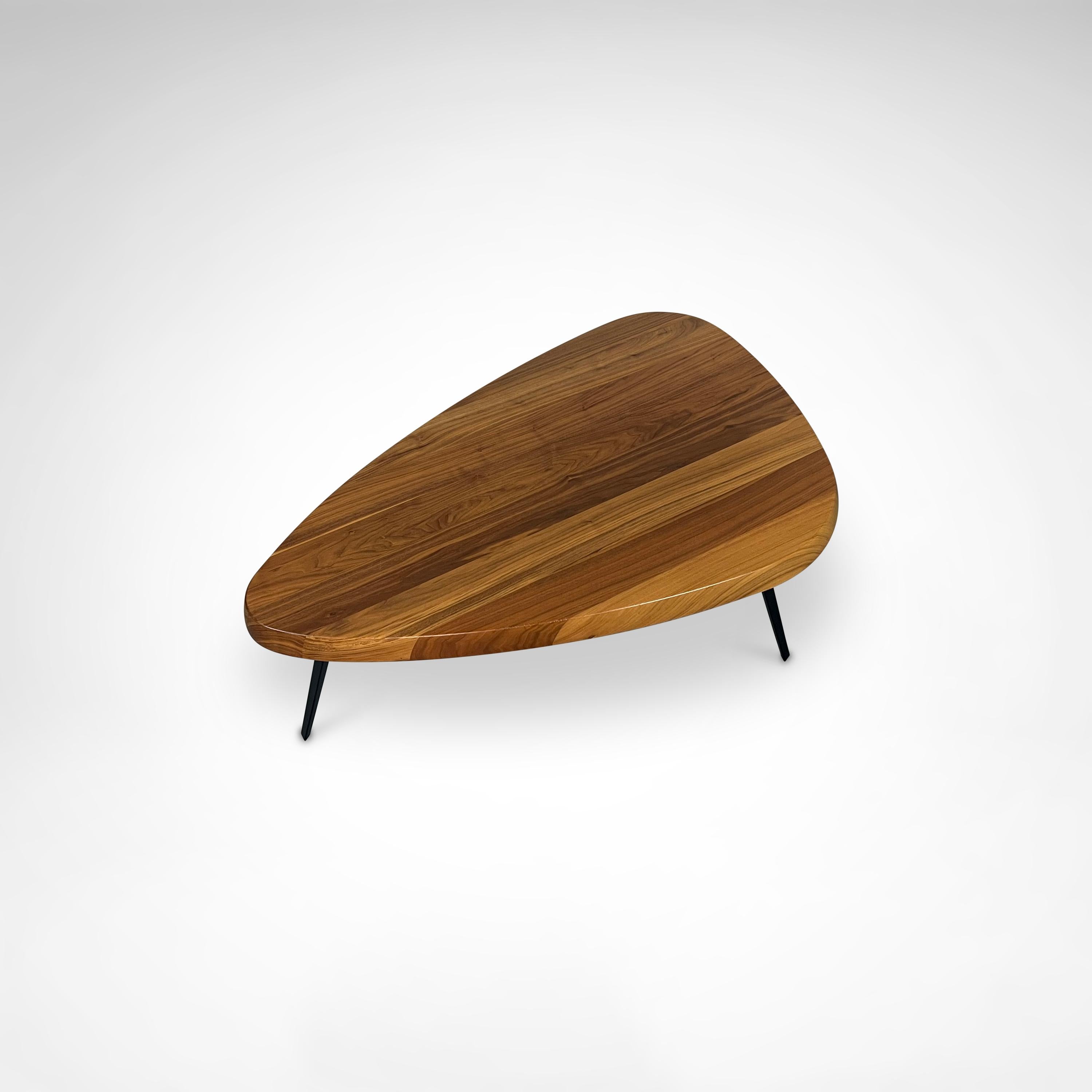 Mexikanischer Couchtisch aus Nussbaumholz von Charlotte Perriand für Cassina, 2015 (21. Jahrhundert und zeitgenössisch) im Angebot