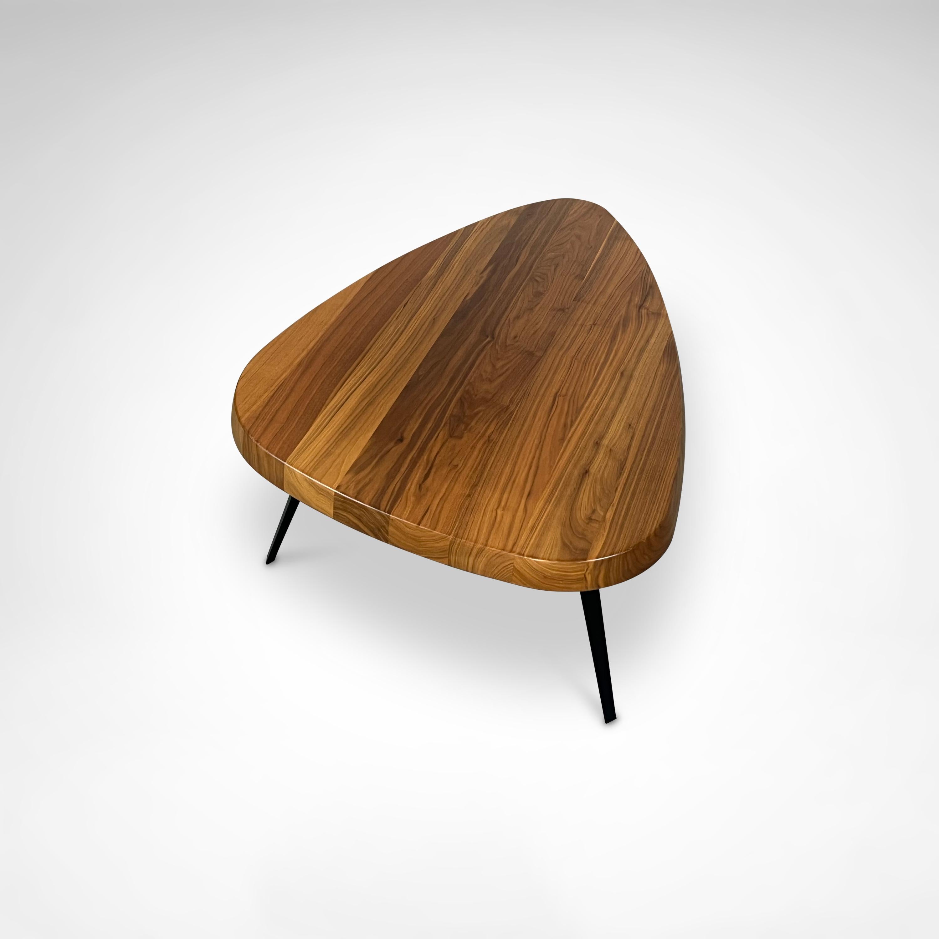 Mexikanischer Couchtisch aus Nussbaumholz von Charlotte Perriand für Cassina, 2015 im Angebot 2