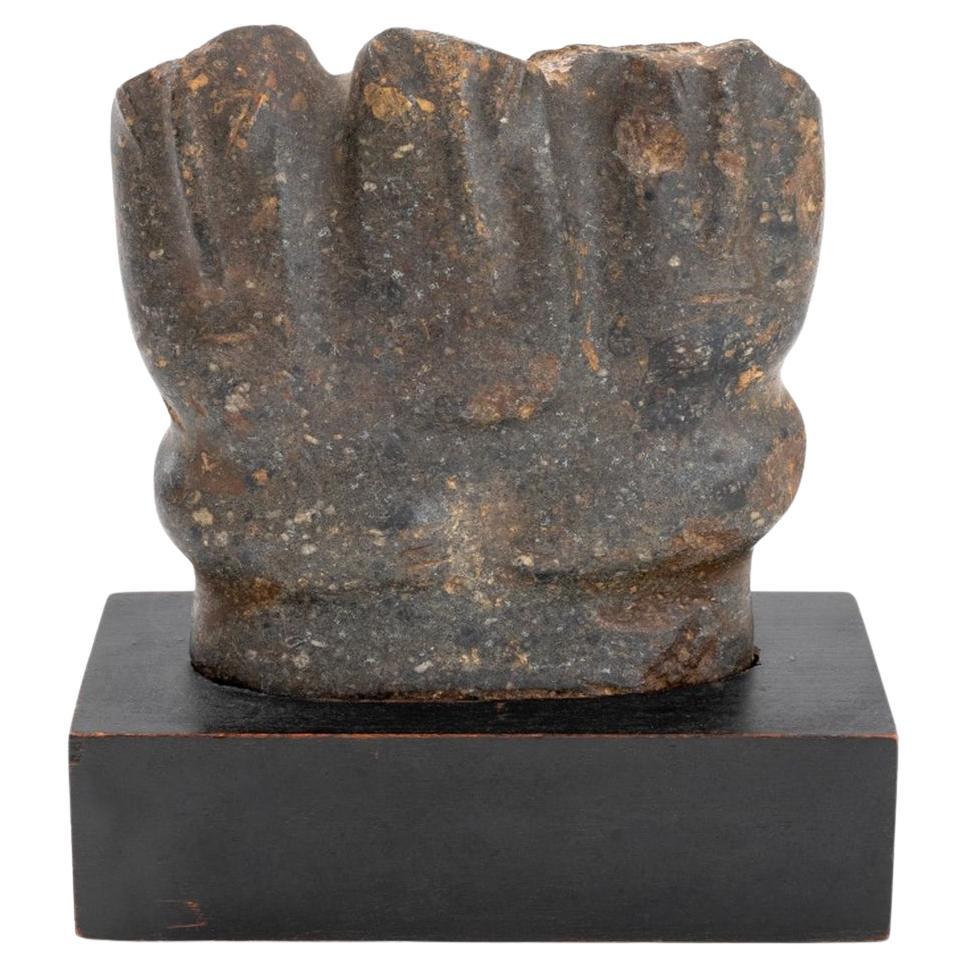 Mezcala Pre-Columbian Dreiköpfige Steinfigur im Angebot