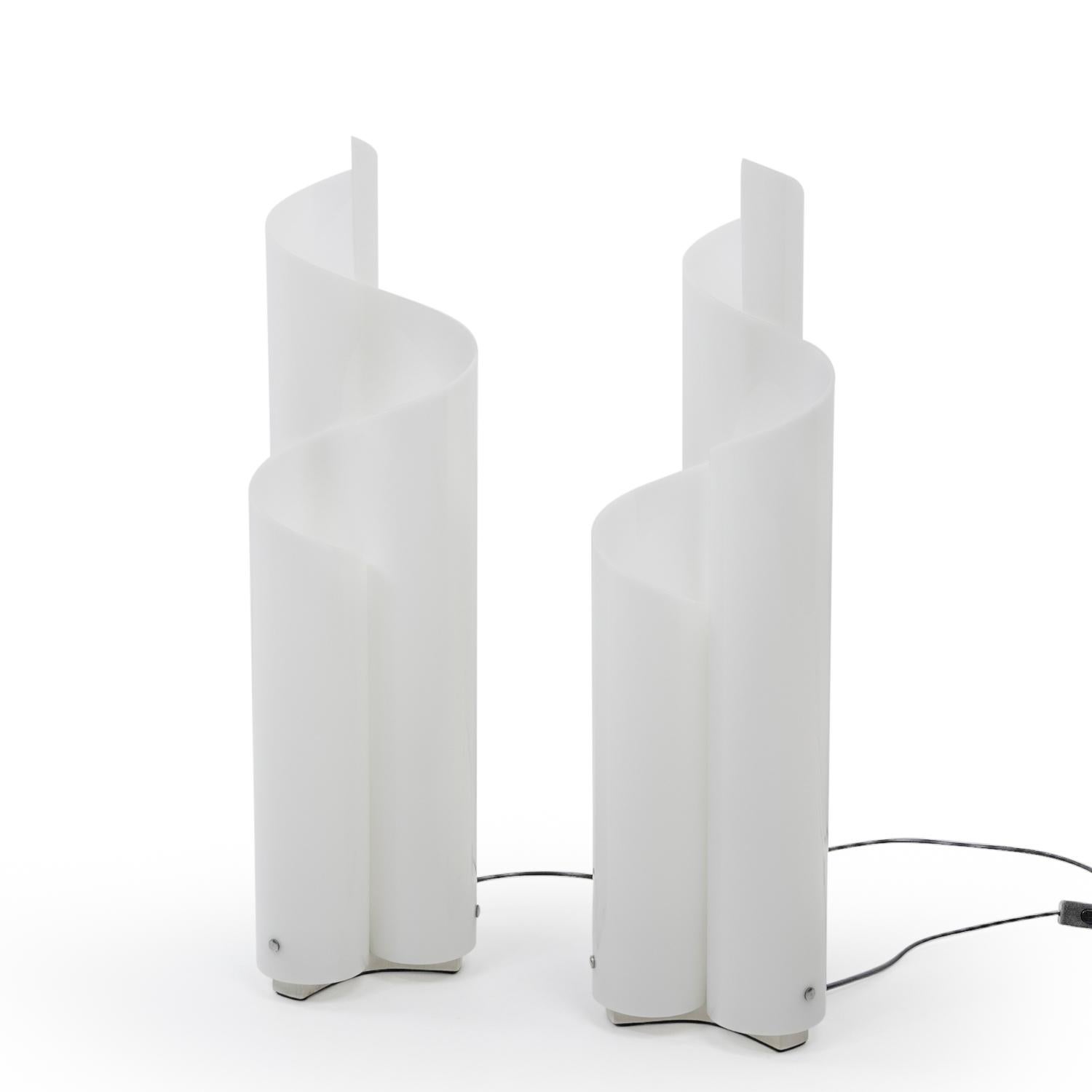 Mid-Century moderno Lampade da tavolo Mezza Chimera di Vico Magistretti per Artemide, anni '70, Set di 2 in vendita