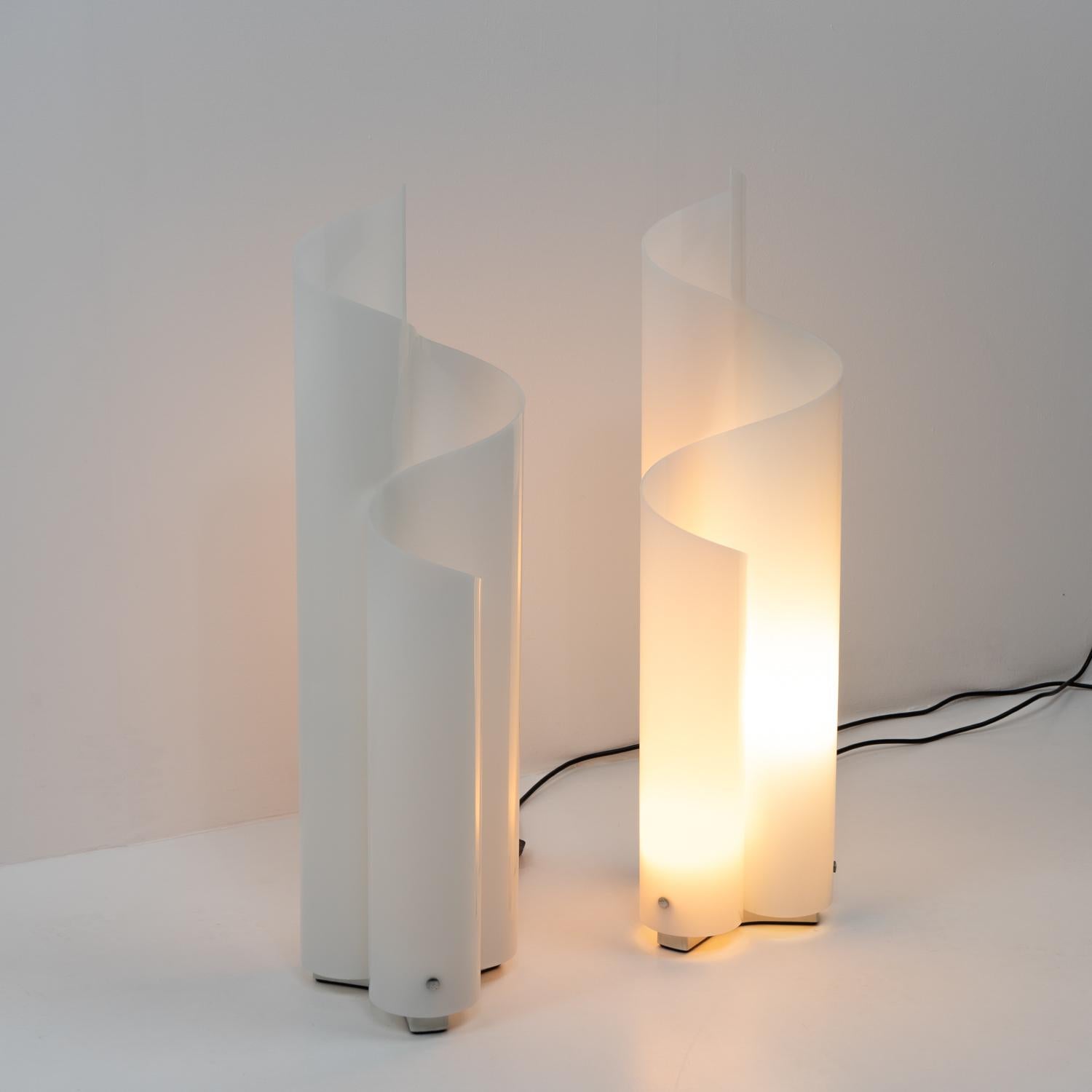 Metallo Lampade da tavolo Mezza Chimera di Vico Magistretti per Artemide, anni '70, Set di 2 in vendita