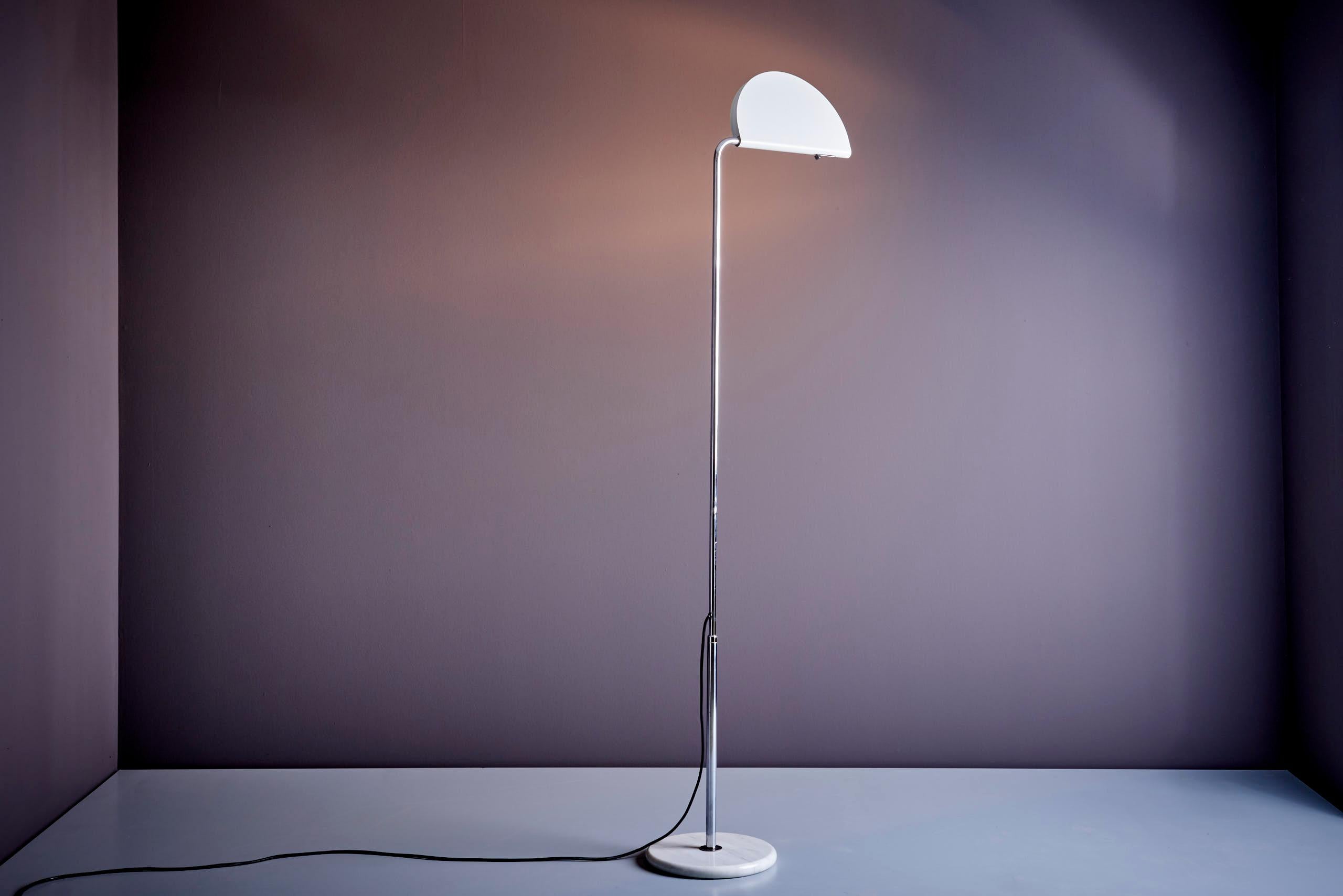 20ième siècle Lampadaire Mezza Luna de Bruno Gecchelin en vente