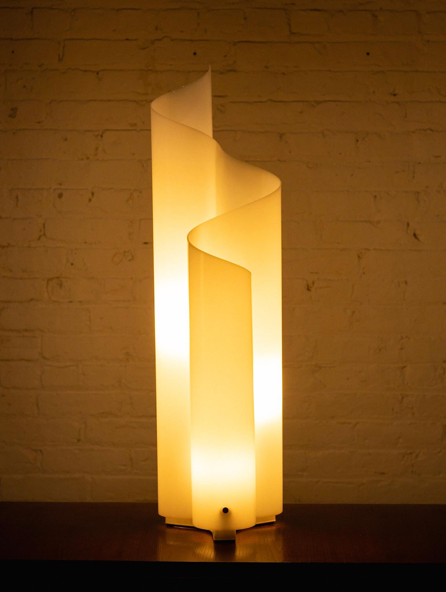 Lampe de bureau en acrylique « Mezzachimera » de Vico Magistretti pour Artemide, 1969 2