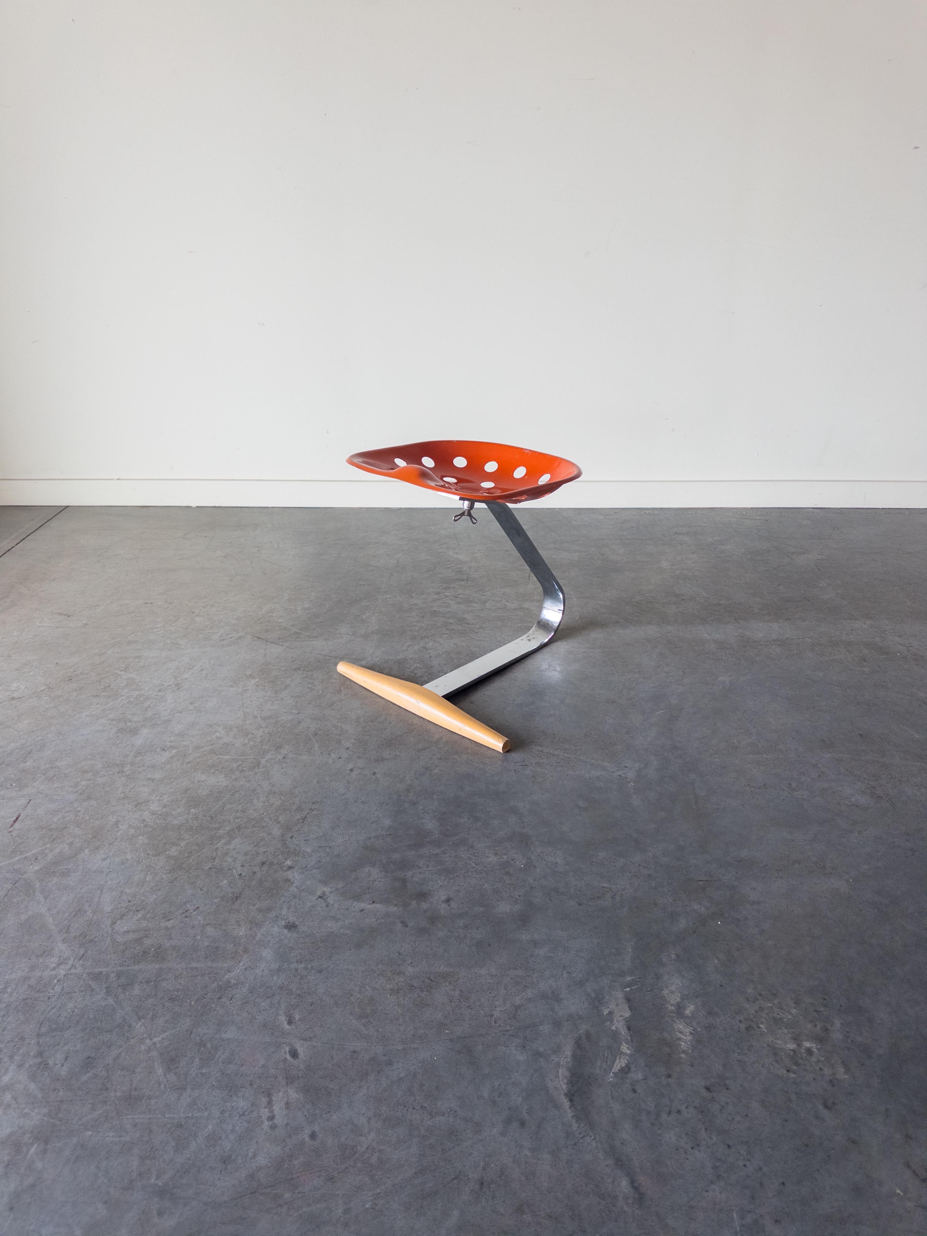 First designed by brothers Achille and Pier Giacomo Castiglioni designed in 1957, Mezzadro was put into production by Zanotta in 1970 for the exhibition “Shapes and colours in today’s homes” organised in Villa Olmo in Como. Signed with impressed
