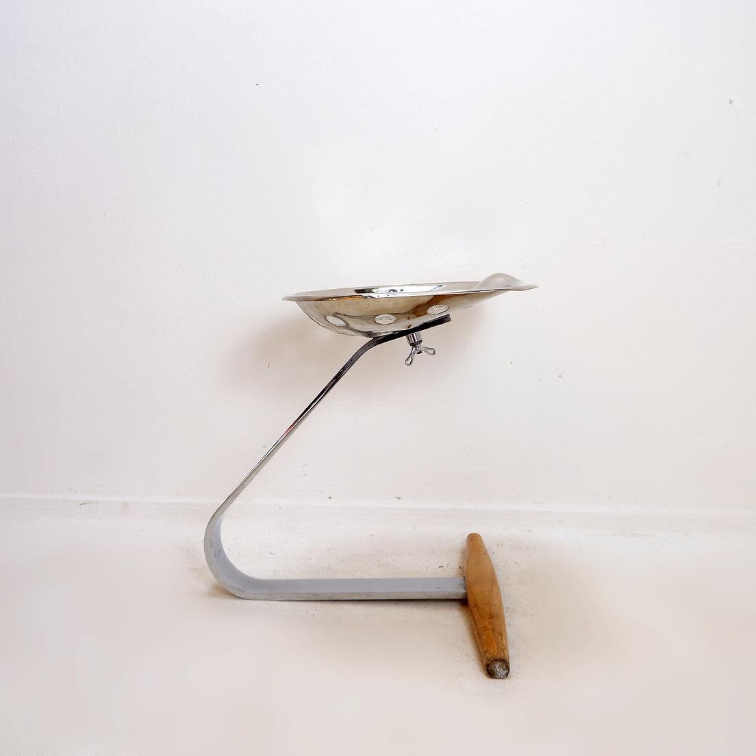 Mezzadro-Hocker für Tractor von Achille Castiglioni für Zanotta, 1970er Jahre
Italienisches Design - Sitzmöbel - Vintage By
Maße: 43,5x48cm H:50,5cm 
MATERIALIEN : Stahl - Metall - Holz 
Mezzadro Hocker, entworfen von A. Castiglioni für Zanotta. In