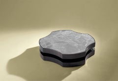 Mezzo Tavolo da tè contemporaneo e personalizzabile in marmo grigio di Luísa Peixoto