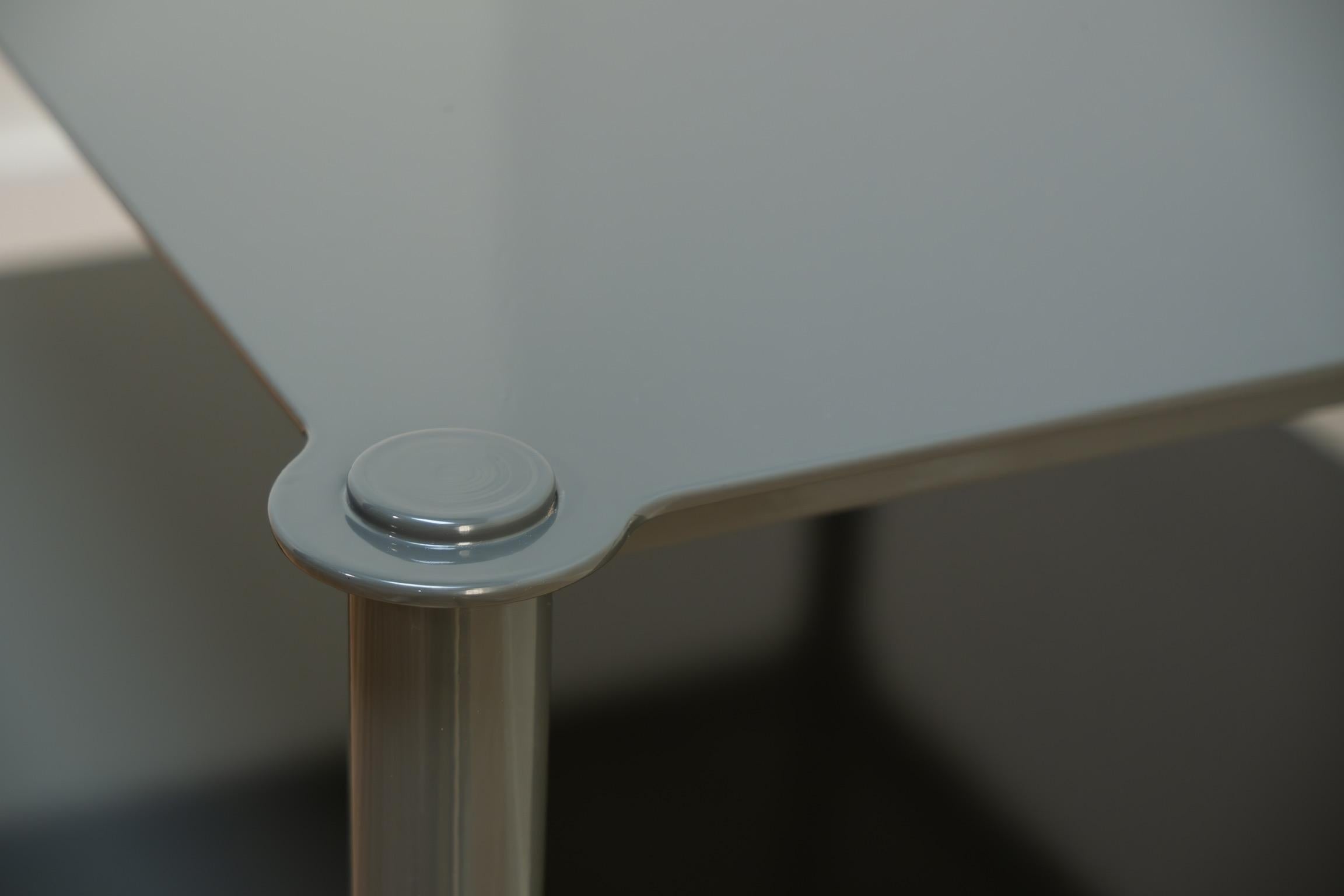 Mezzo End Table in Powder Coated Steel, Linoleum, and Oak by Laylo Studio For Sale 1