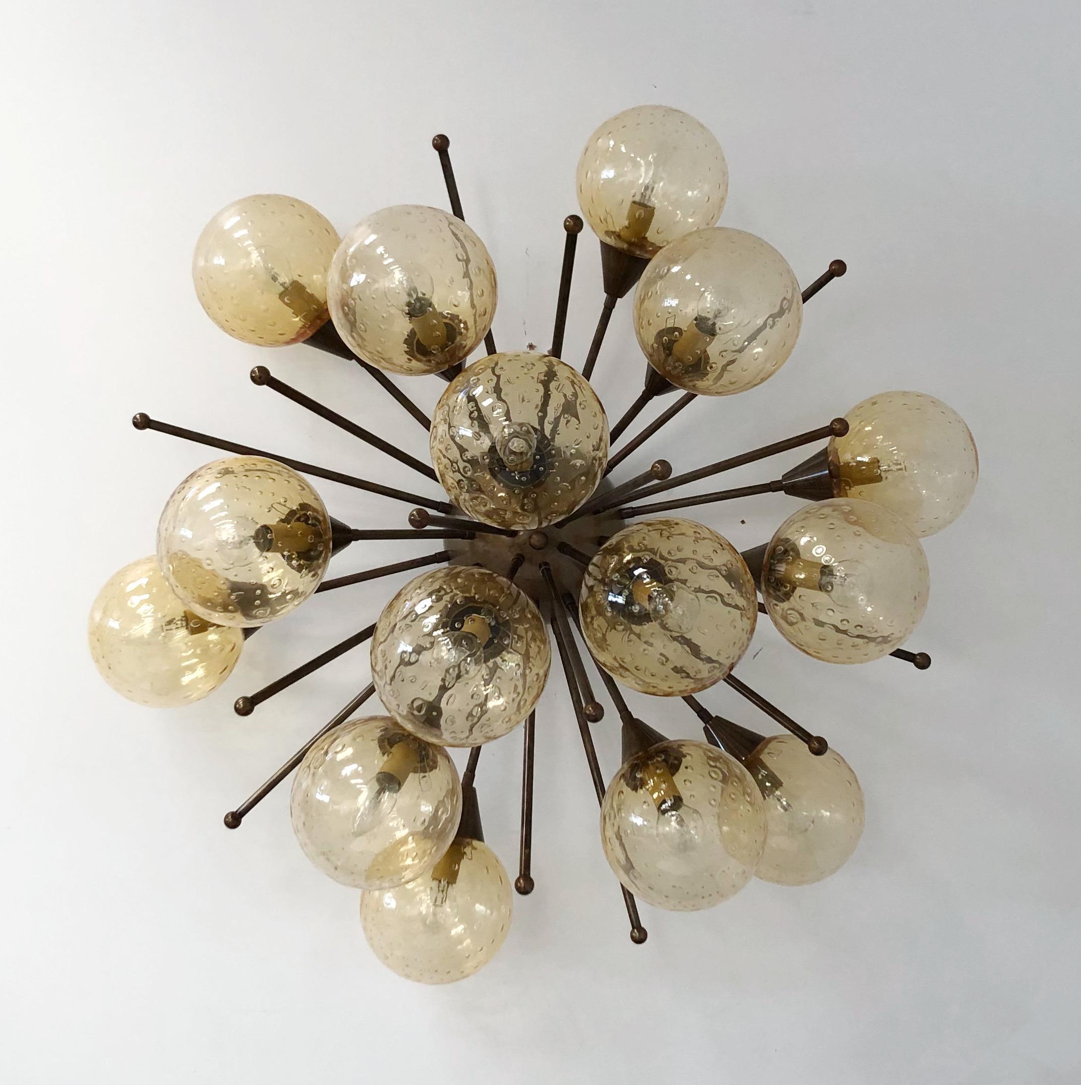 Vetro soffiato Mezzo Flush Mount di Fabio Ltd in vendita