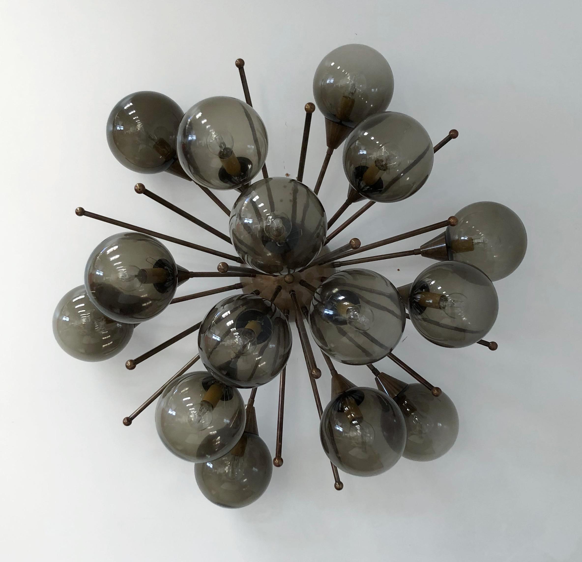 Vetro soffiato Mezzo Flush Mount di Fabio Ltd in vendita