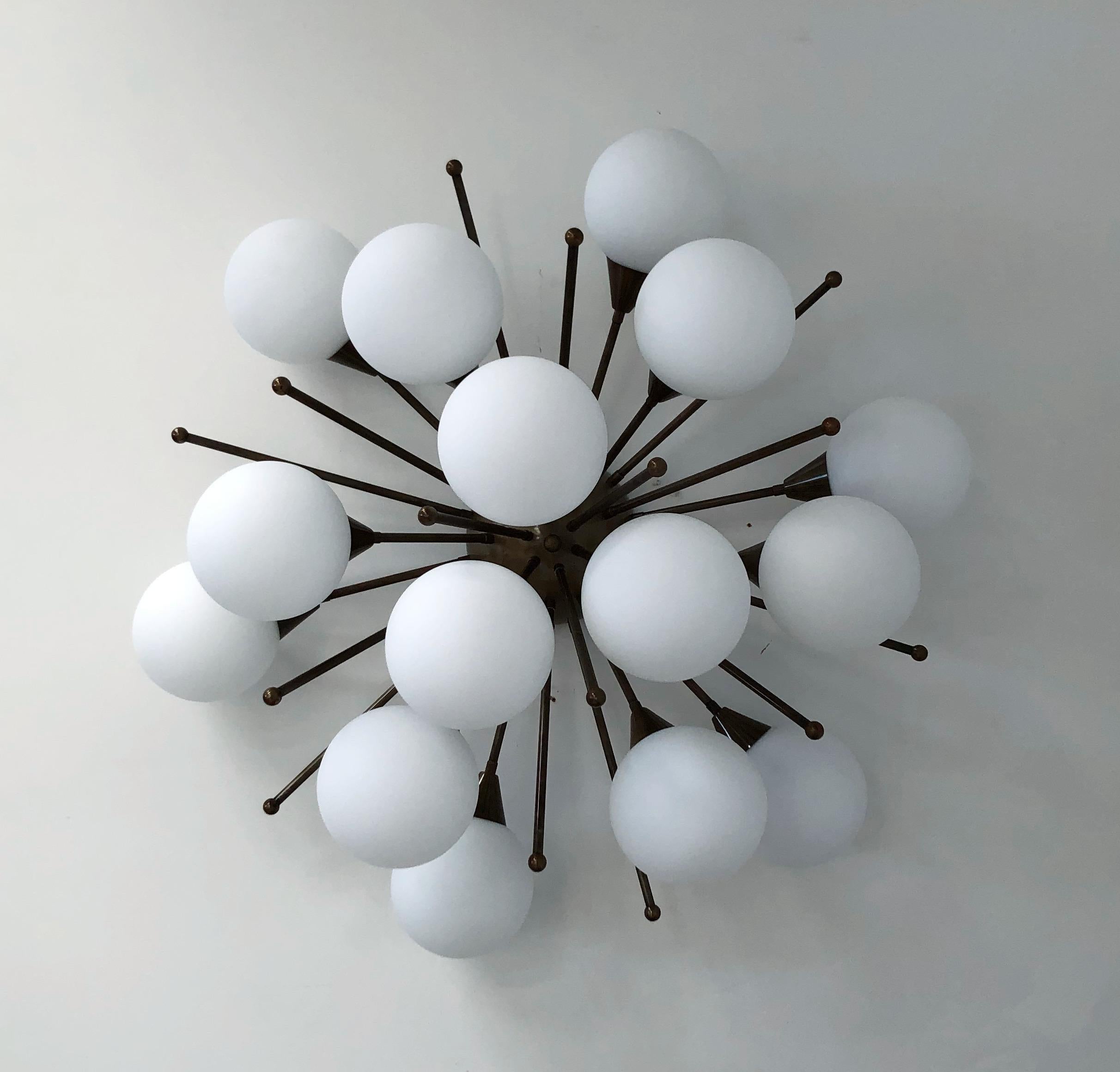 Vetro soffiato Mezzo Flush Mount di Fabio Ltd in vendita