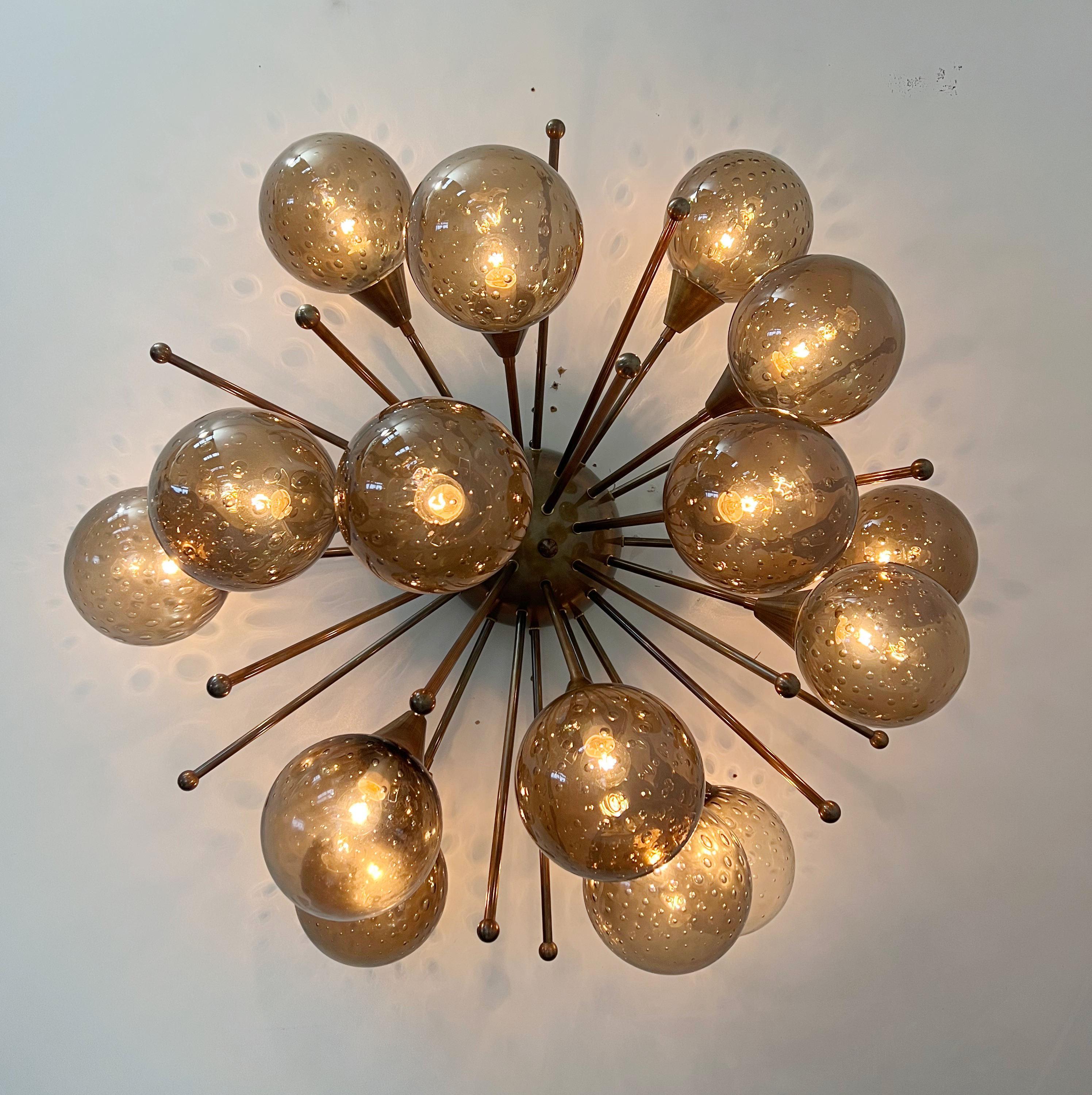 Vetro soffiato Mezzo Flush Mount di Fabio Ltd in vendita