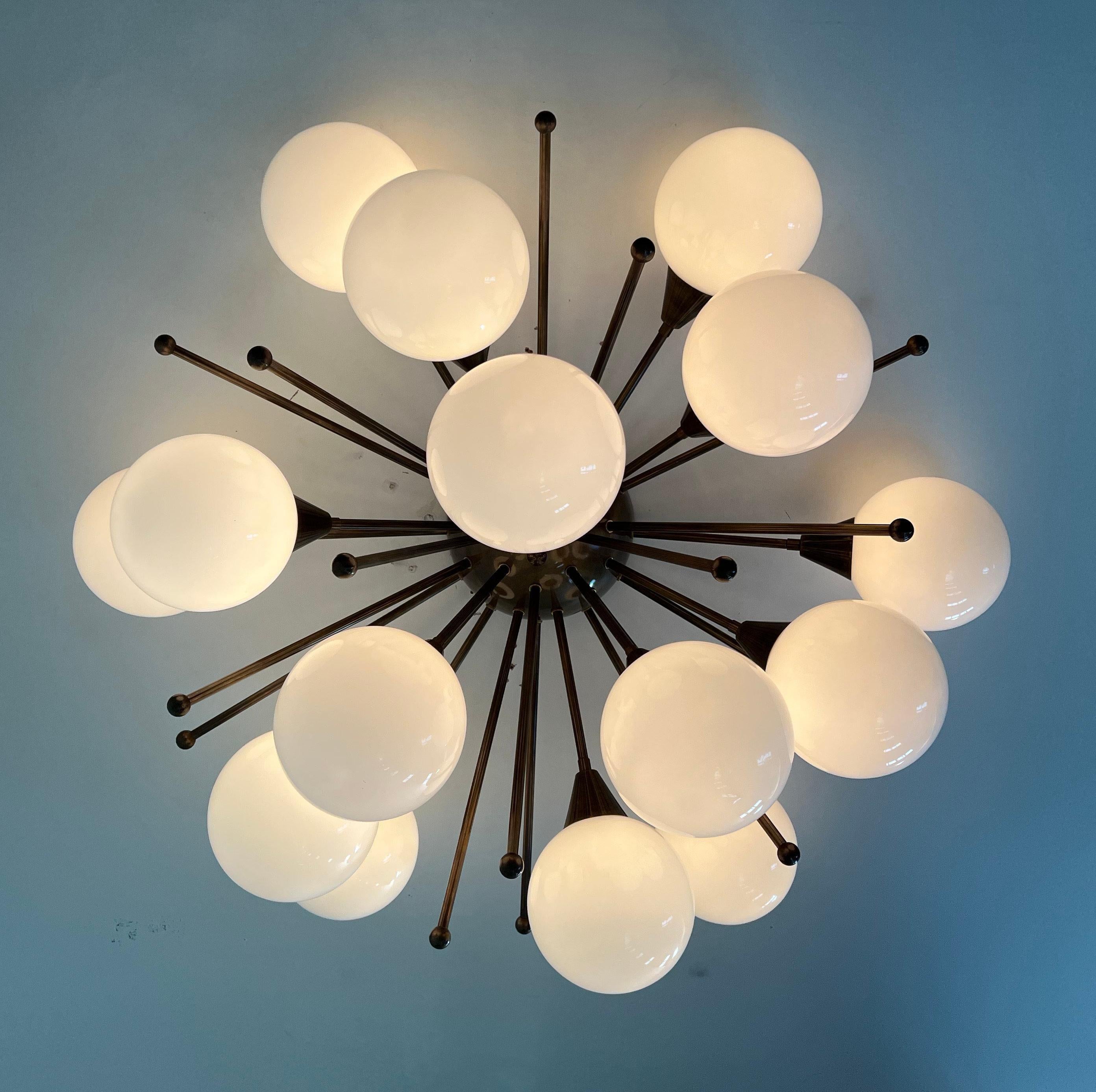 Vetro soffiato Mezzo Flush Mount di Fabio Ltd in vendita