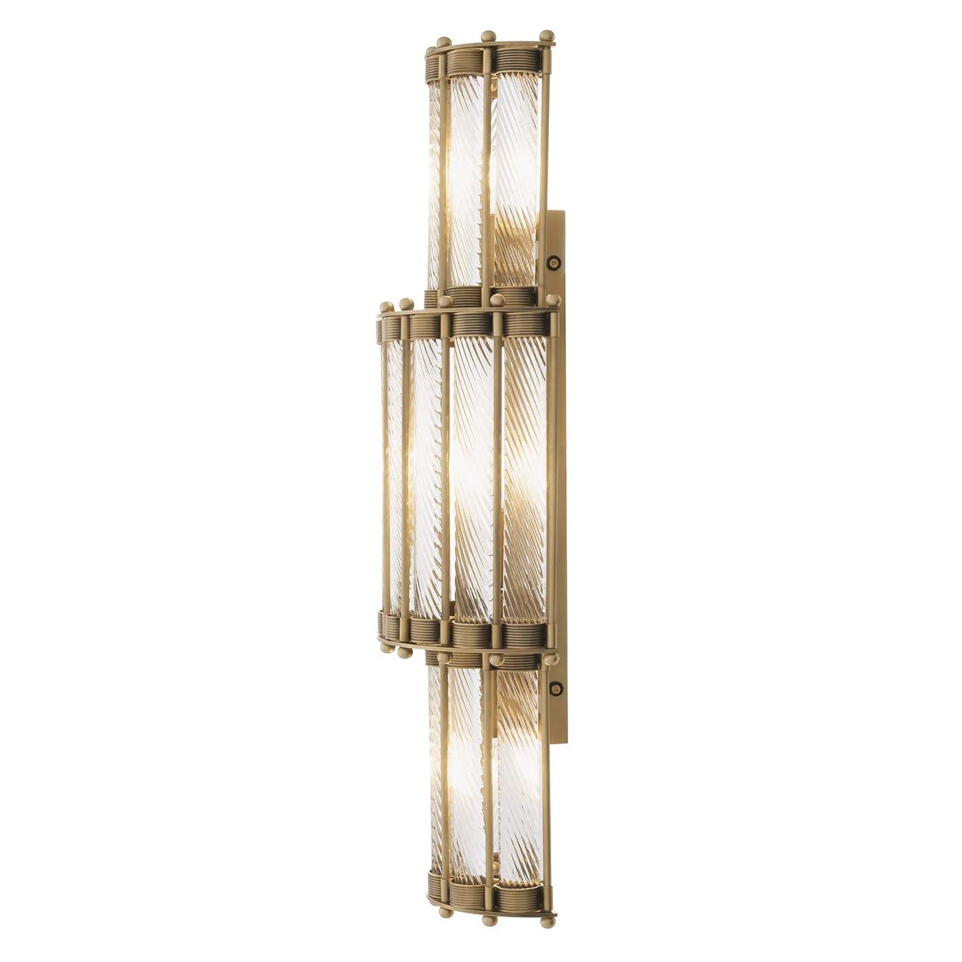 Wall Lamp Mezzo High with solid brass structure in
antique finish. With clear glass. 3 bulbs, lamp holder
type E14, 40 watt, 220-240 volt. Bulbs not included.
Dimmable, dimmer not included.