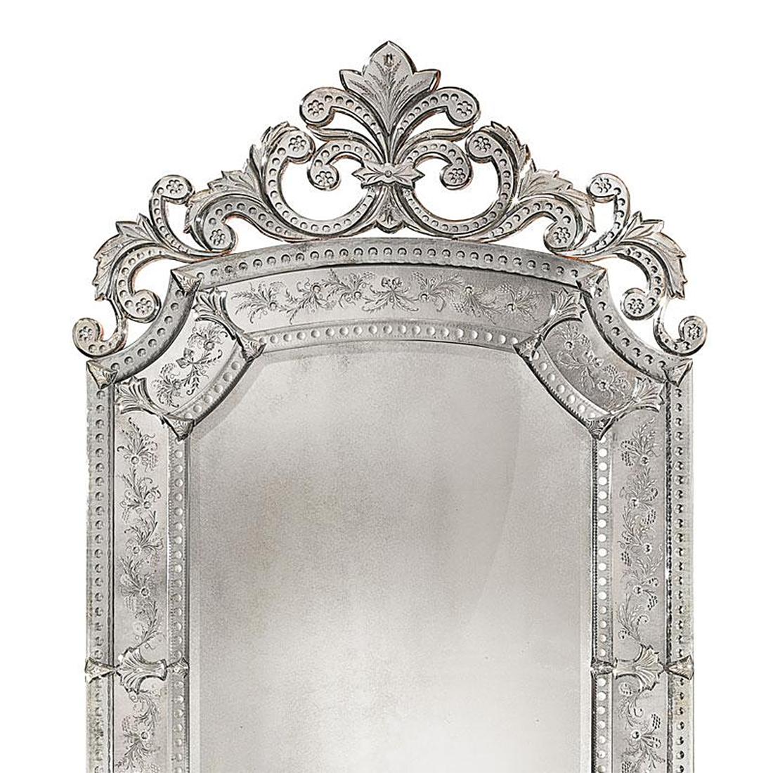Mirror Mezzo with structure in solid wood
and with handmade and engraved and
beveled antique mirrored glass. In the
style of Louis XIV. Exceptional piece.