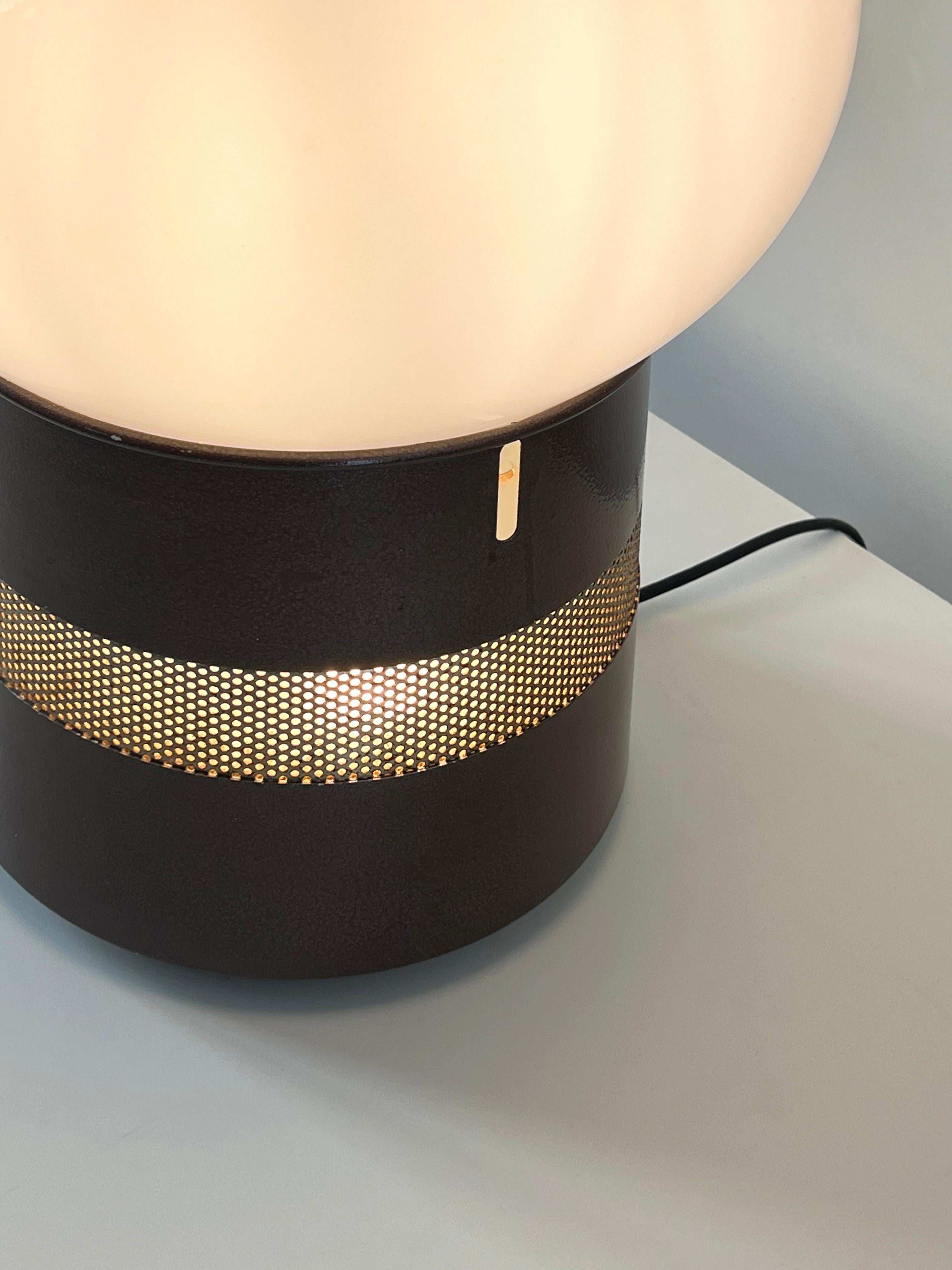 lampada da tavolo artemide anni 70