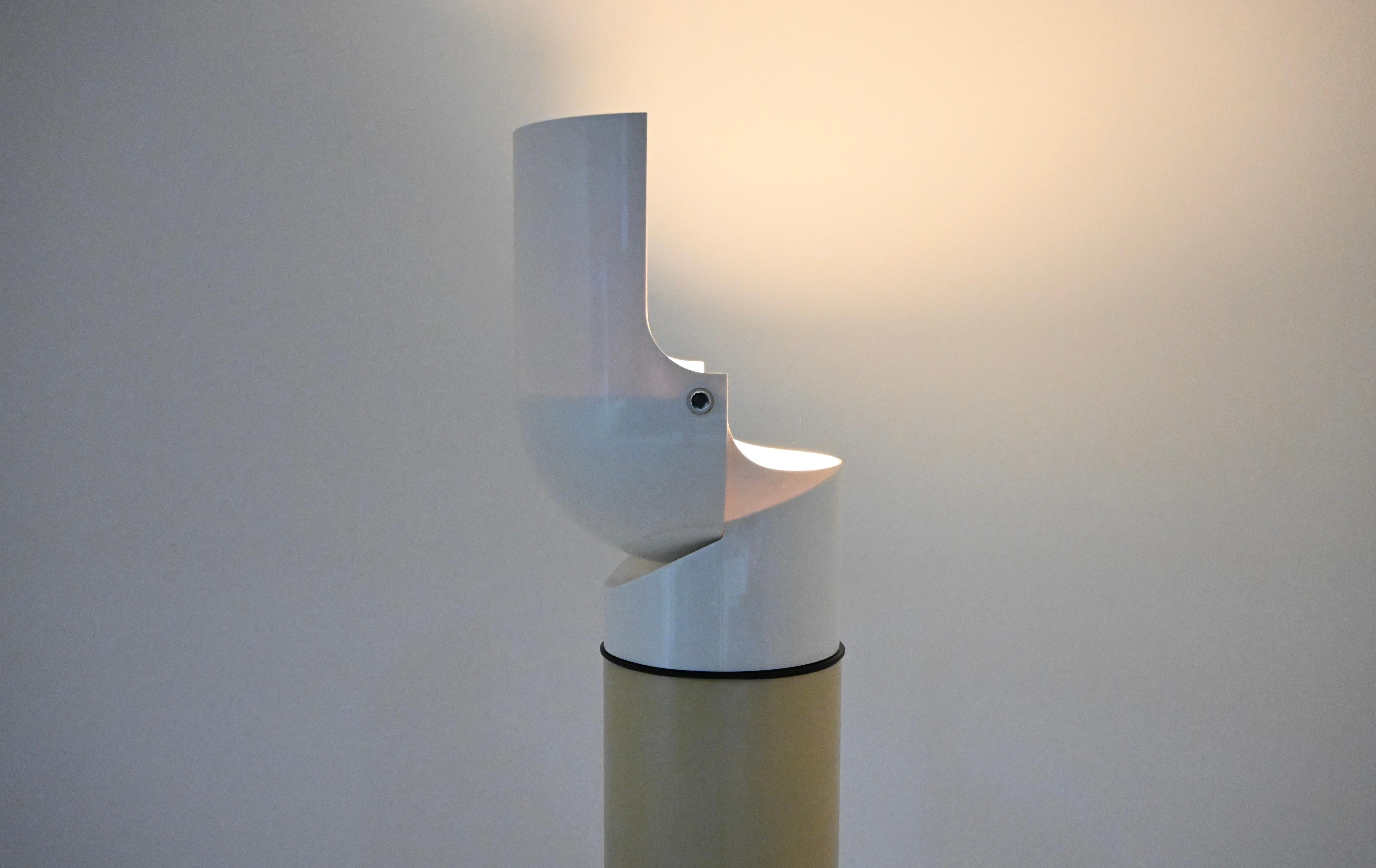 Lampada da terra Mezzo Pileo di Gae Aulenti per Artemide, anni '70 in vendita 5