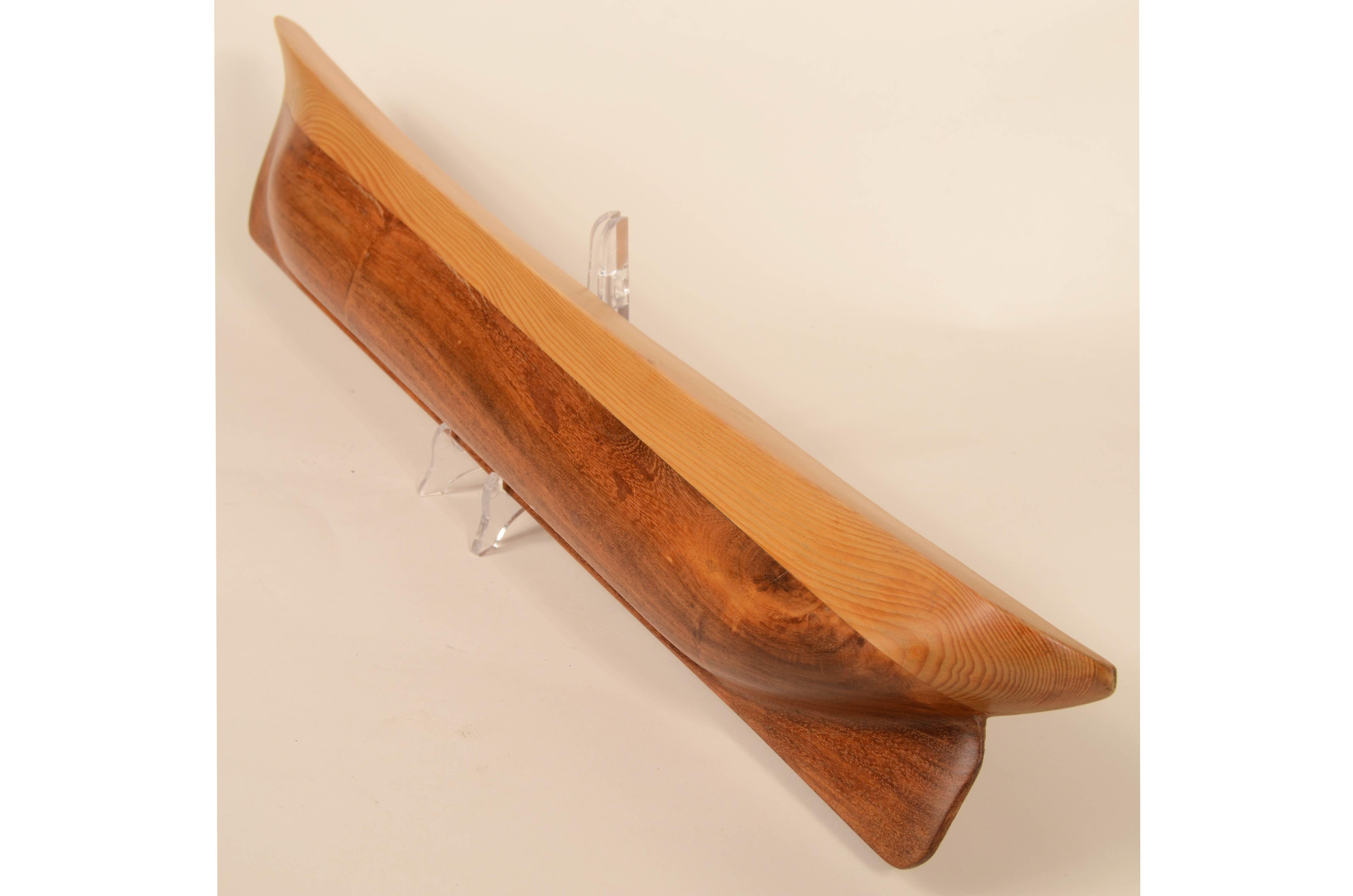 Mezzo scafo degli anni cinquanta  di una goletta inglese  in legno di mogano e di pino. Buono  stato misure cm 86 x 4,2x10 - inches 33.8x1.7x3.9
Il mezzo scafo, usato per progettare le imbarcazioni, rappresentava per i maestri d’ascia lo strumento