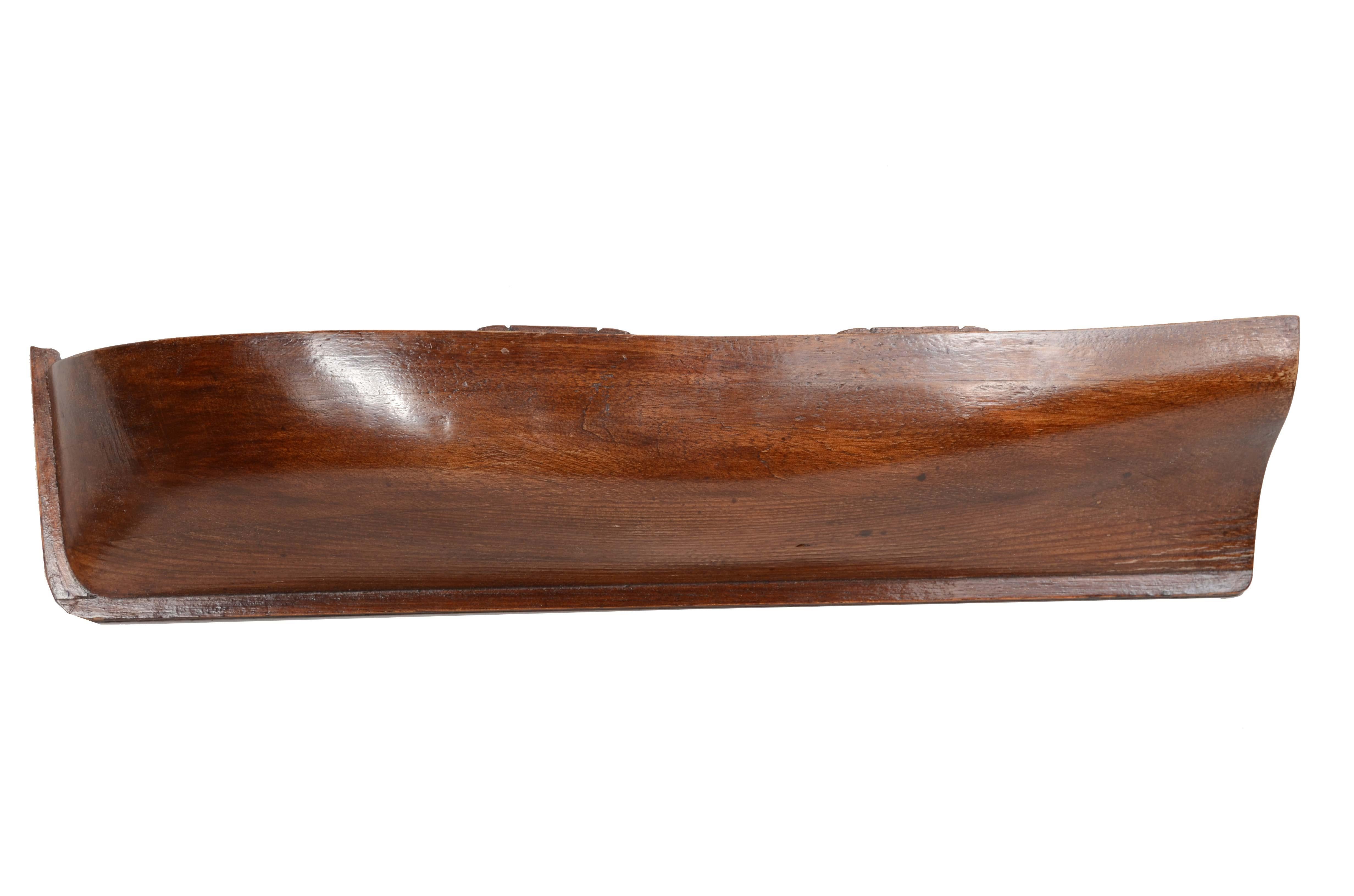 Early 20th century half hull of an English schooner  in oak wood.  
Good condition measures 42.5 x7.5x9.5 cm - inches 16.8x3x3.8. 
The half-hull, used to design boats, was the tool for shipwrights to see in advance the shapes of the boats or ships
