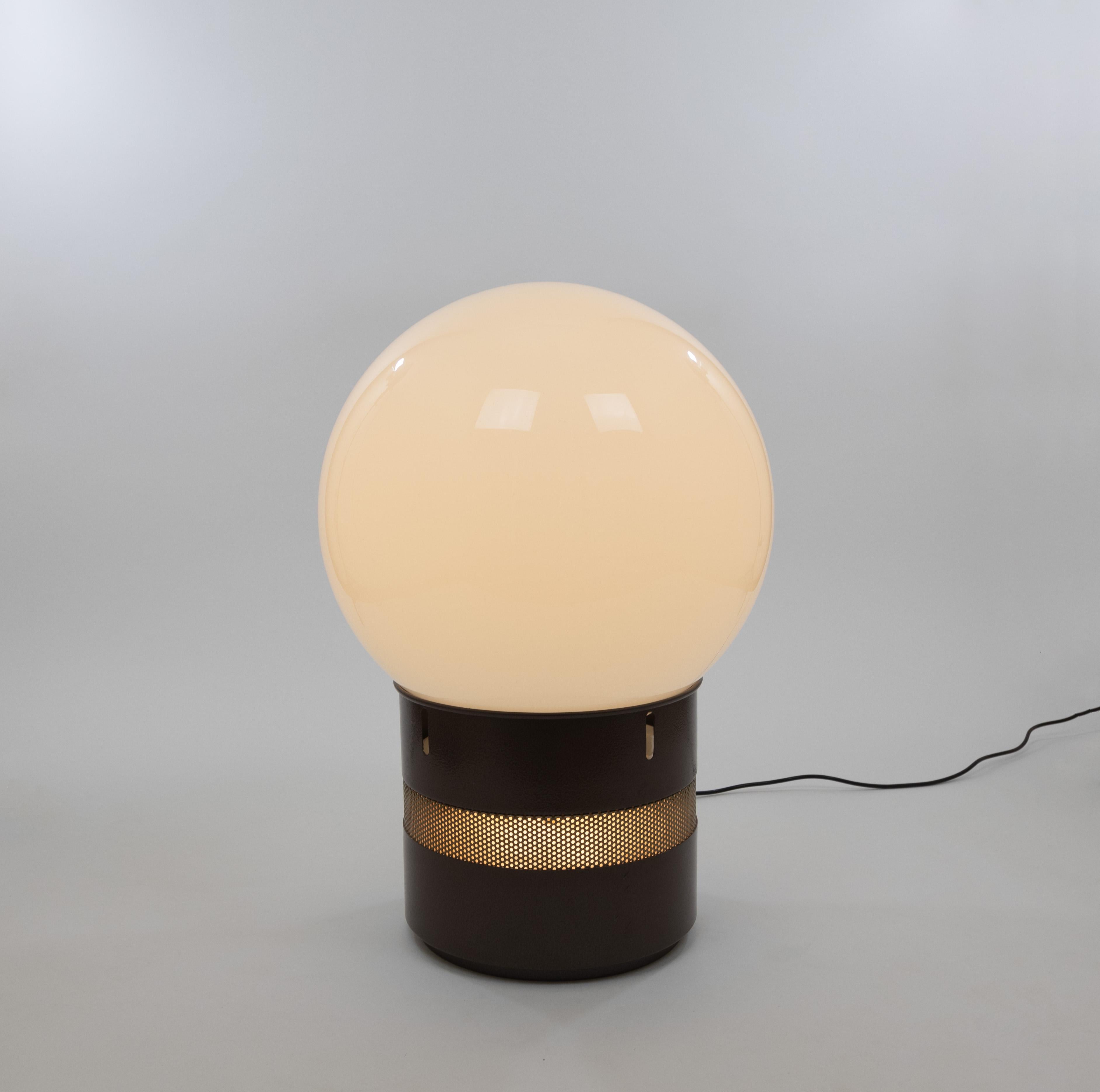Mezzoracolo table or floor lamp by Italian architect Gae Aulenti, executed by Artemide. This is the smaller version, but it is still 67 cm high. The other version is named Oracolo, and the height of this lamp is 140 cm.

A large white globe in opal