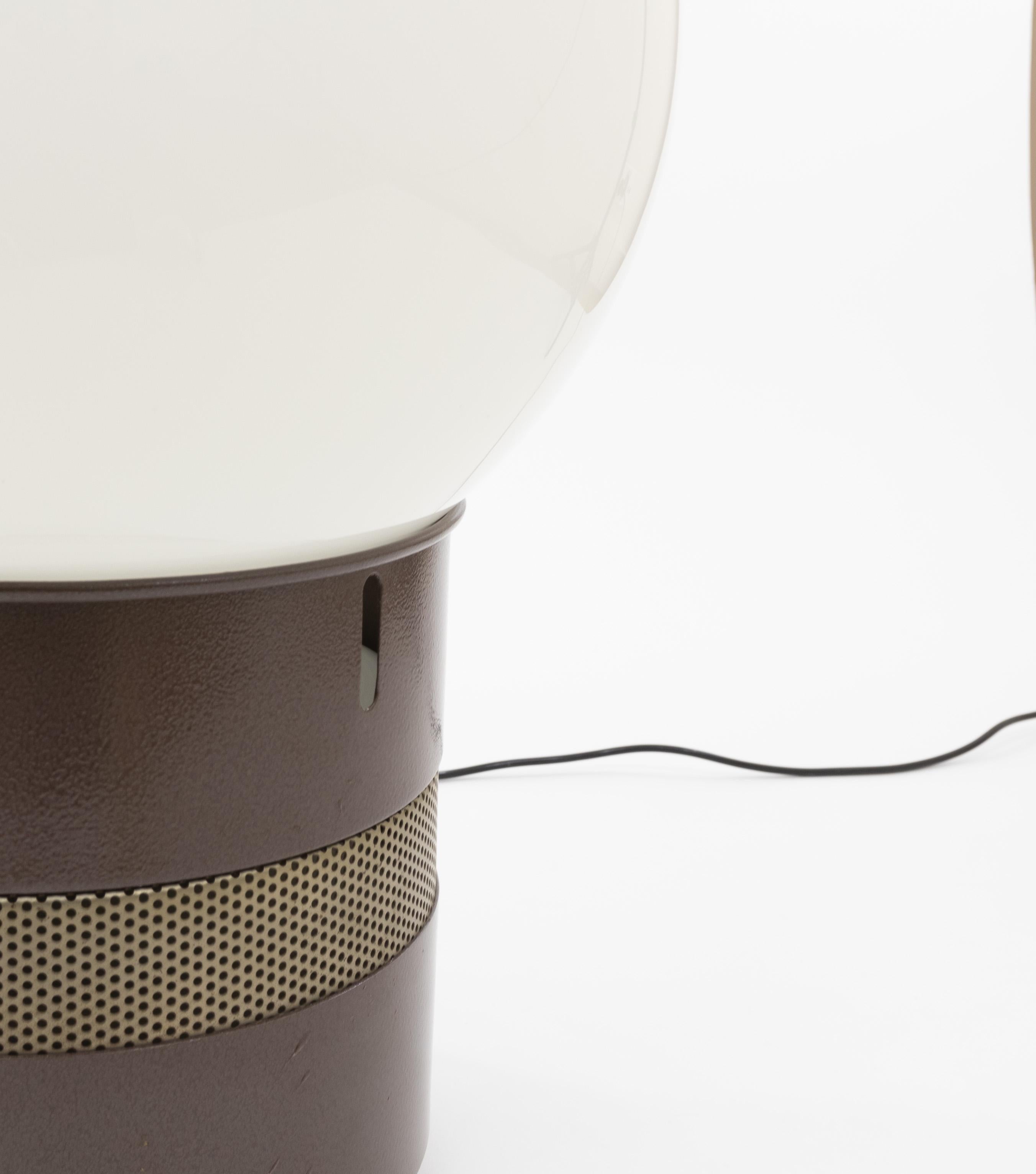 Lacquered Mezzoracolo Table of Floor Lamp by Gae Aulenti for Artemide, 1970s For Sale