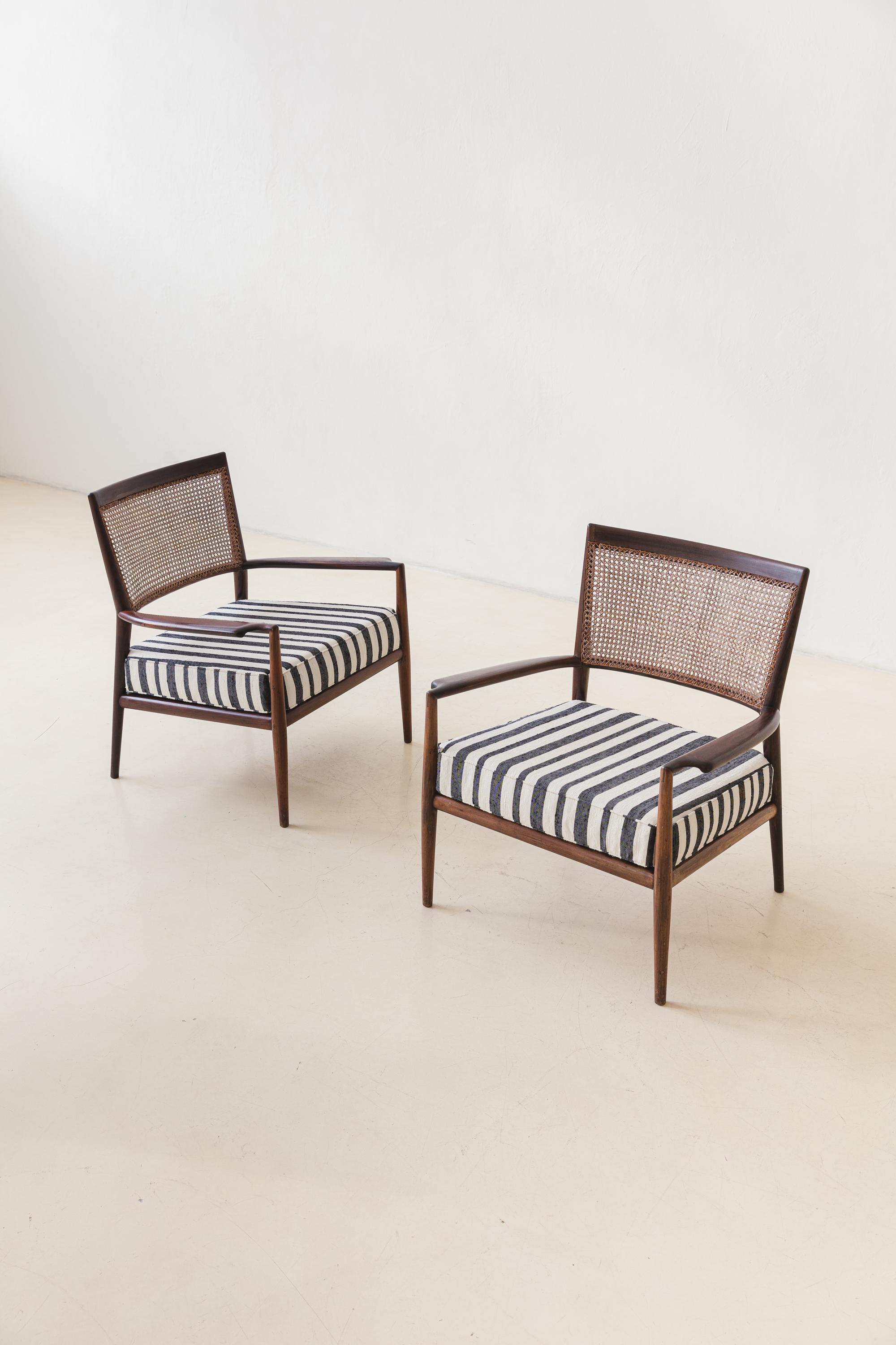El Sillón MF5 fue diseñado en 1953 por Carlos Milan y Miguel Forte y producido por Branco & Preto, un estudio de arquitectura y diseño que abrió sus puertas en 1952 en São Paulo.

Branco & Preto fue uno de los precursores brasileños de la