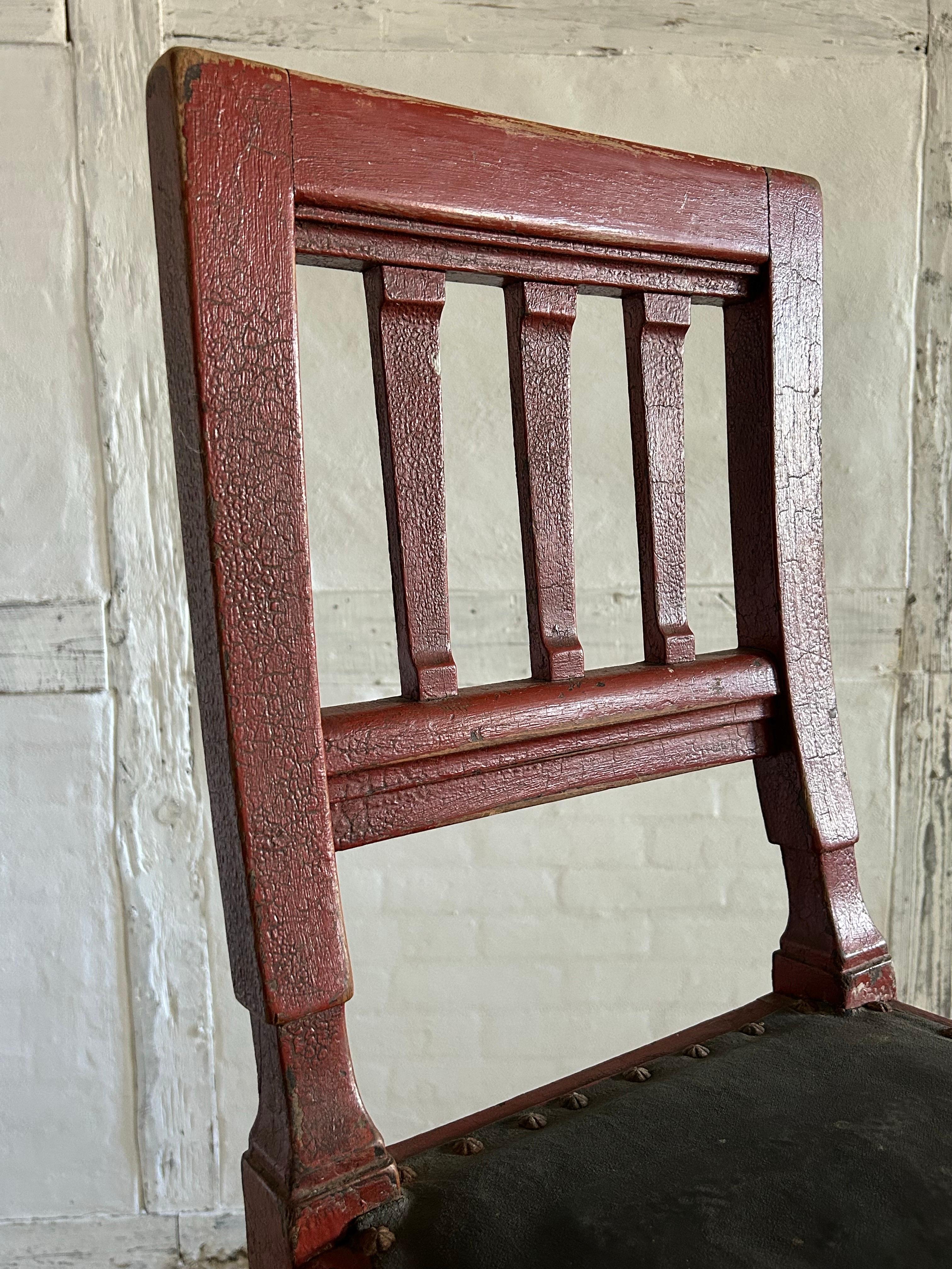 Danois M&M. Bindesbøll (1800-1856) Ensemble de trois chaises en bois peint, Danemark, années 1840. en vente