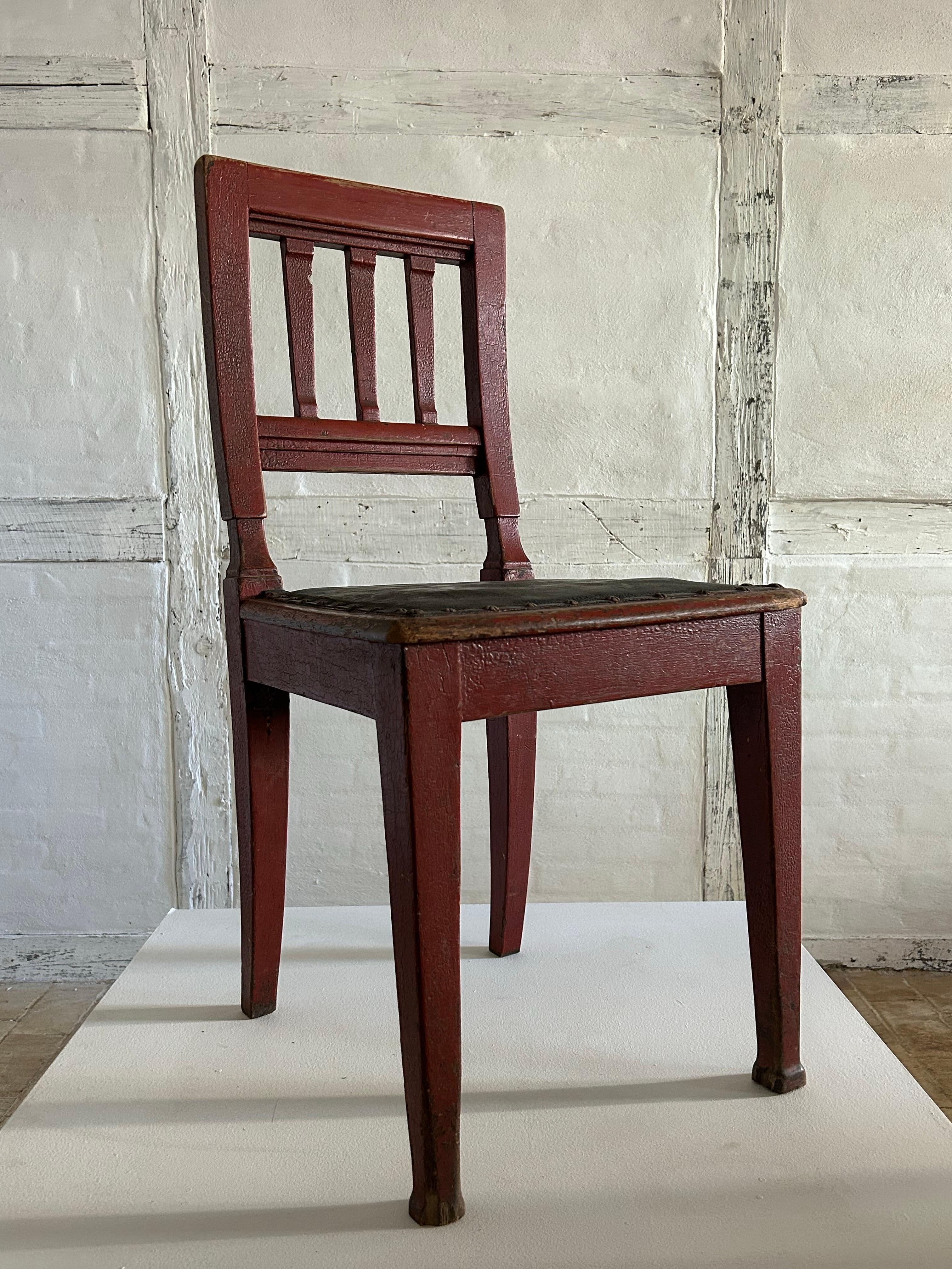 Fait main M&M. Bindesbøll (1800-1856) Ensemble de trois chaises en bois peint, Danemark, années 1840. en vente