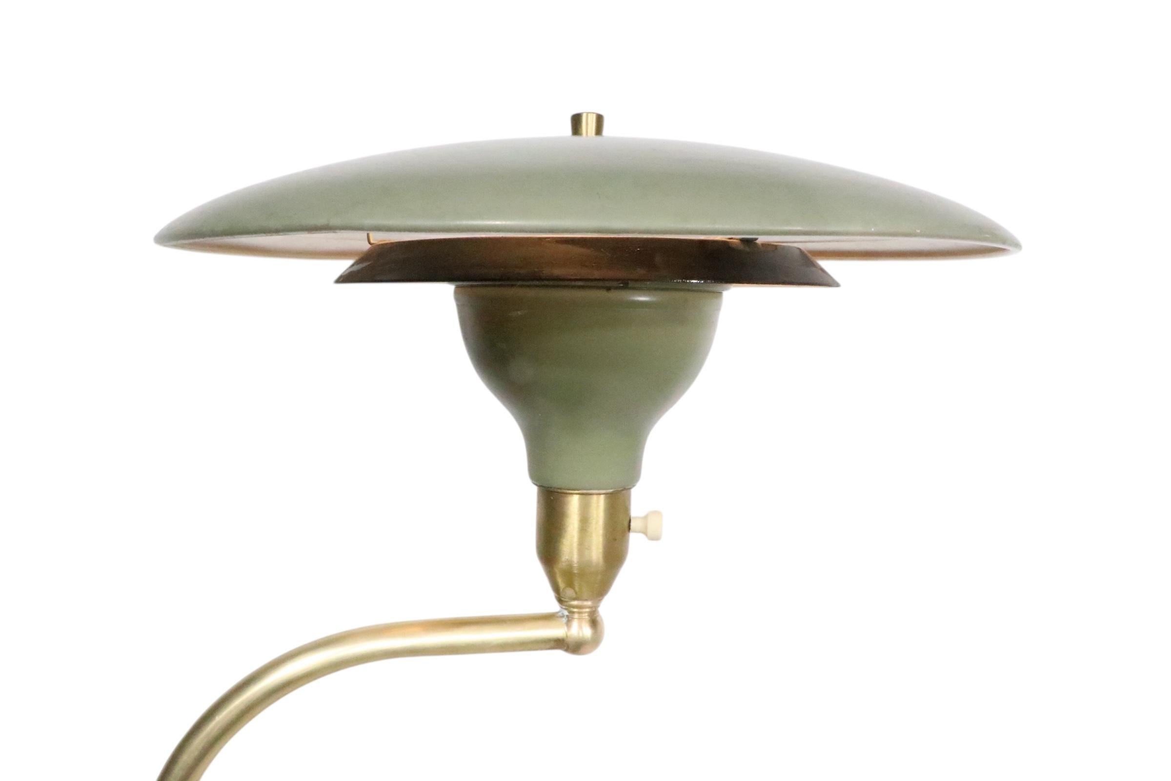 XX secolo M.G. Lampada da terra Wheeler Sight Light in vendita