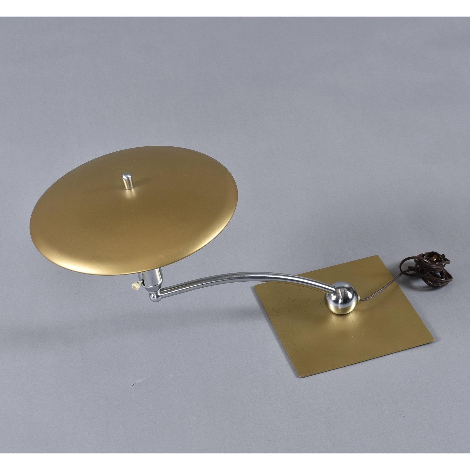 Mid-Century Modern M&M. Wheeler Sight Light Saucer Atomic Age Articulating Table Lamp (lampe de table articulée) en vente