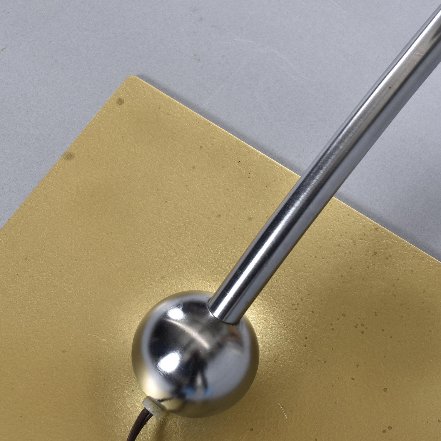 Métal M&M. Wheeler Sight Light Saucer Atomic Age Articulating Table Lamp (lampe de table articulée) en vente