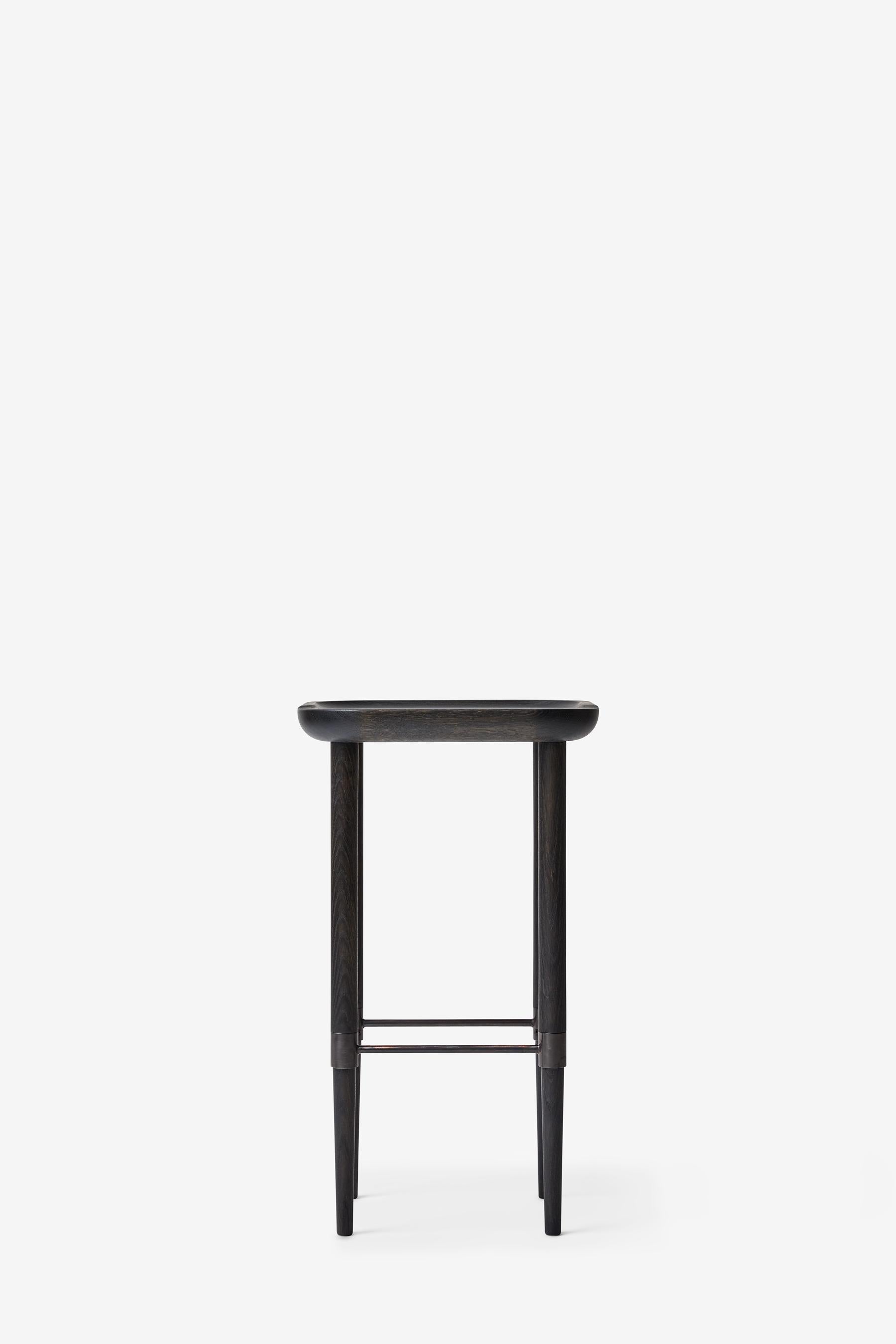 Taburete de cocina MG102 by Malte Gormsen
Dimensiones: P 37 x An 43 x Al 65 cm.
Materiales: Roble Dark Nature, metal ennegrecido.

Disponible en Naturaleza, Naturaleza Cruda, Naturaleza Clara, Naturaleza Gris y Naturaleza Oscura.

Malte Gormsen
