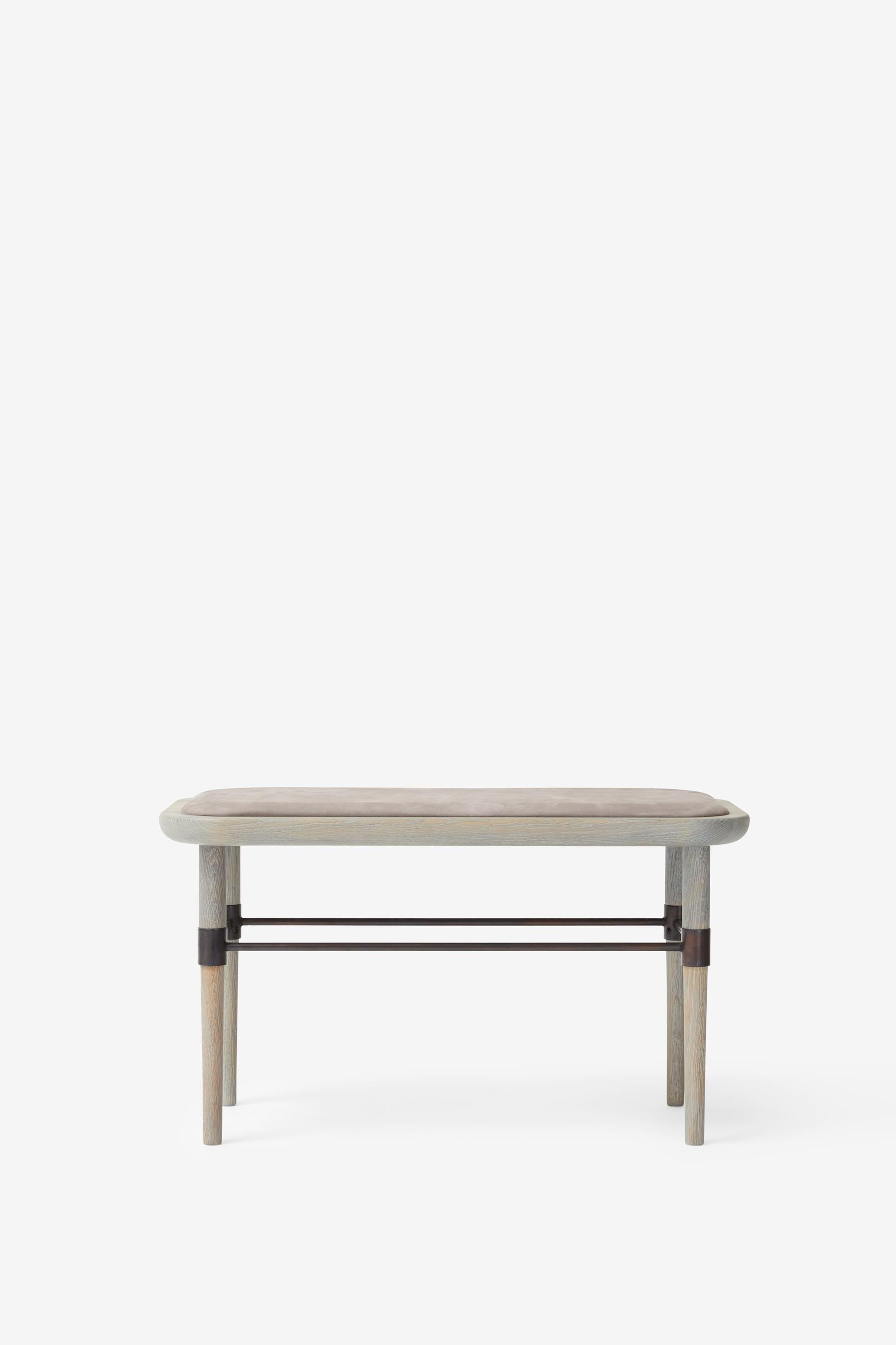 Banc MG103, cuir, par Malte Gormsen
Dimensions : D 40 x L 80 x H 46 cm.
MATERIAL : Chêne gris Nature, métal noirci, cuir.

Disponible en Nature, Nature brute, Nature claire, Nature grise et Nature foncée.
Disponible en lin ou en cuir. Veuillez nous