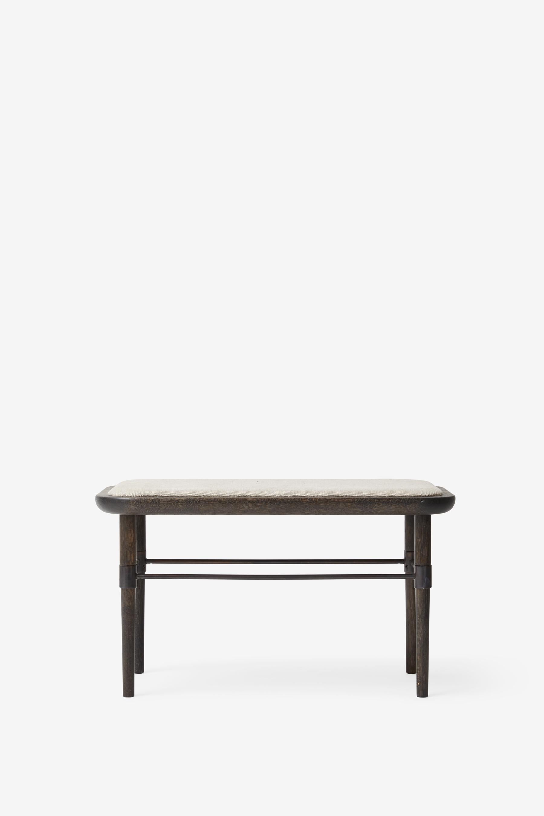 Banc MG103, lin, par Malte Gormsen
Dimensions : D 40 x L 80 x H 46 cm.
MATERIAL : Chêne foncé Nature, métal noirci, lin.

Disponible en Nature, Nature brute, Nature claire, Nature grise et Nature foncée.
Disponible en lin ou en cuir. Veuillez nous