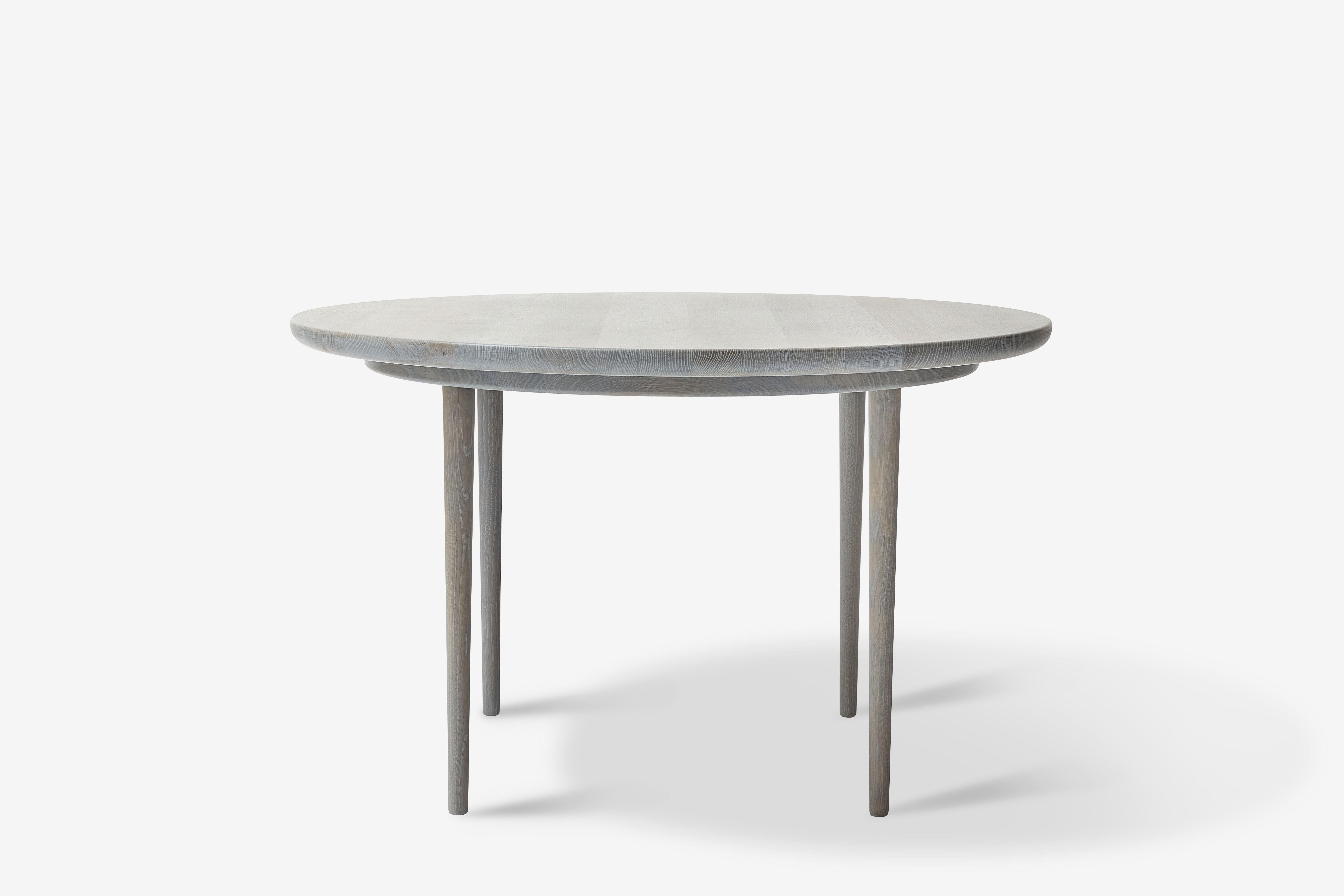 MG201 Round Dining Table by Malte Gormsen In New Condition For Sale In Geneve, CH