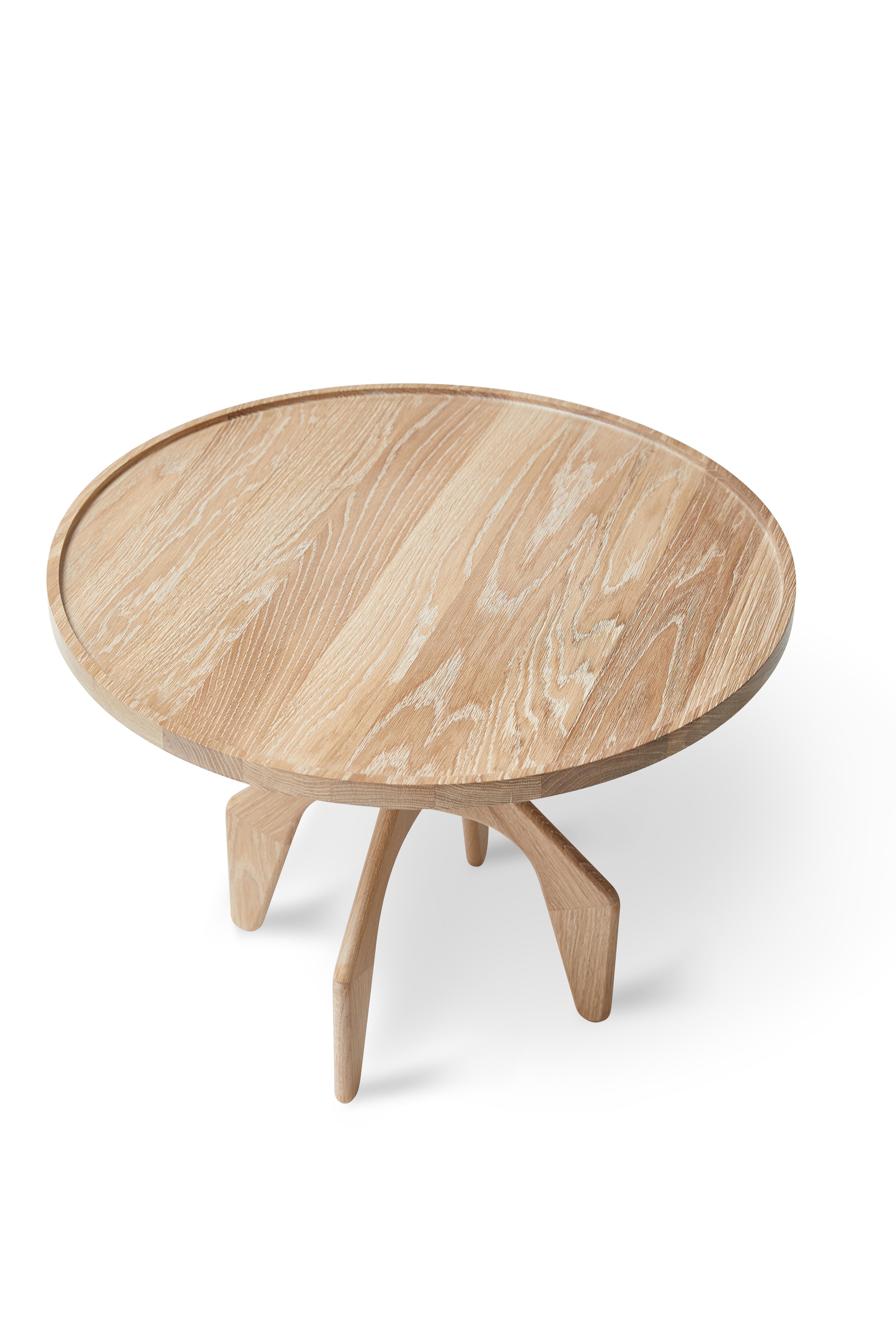 Grande table d'appoint MG205 de Malte Gormsen
Dimensions : D 67 x H 50 cm.
Matériaux : Chêne.

Disponible en Nature, Nature brute, Nature claire, Nature grise et Nature foncée.

Malte Gormsen Møbelsnedkeri est un ébéniste qui allie les traditions