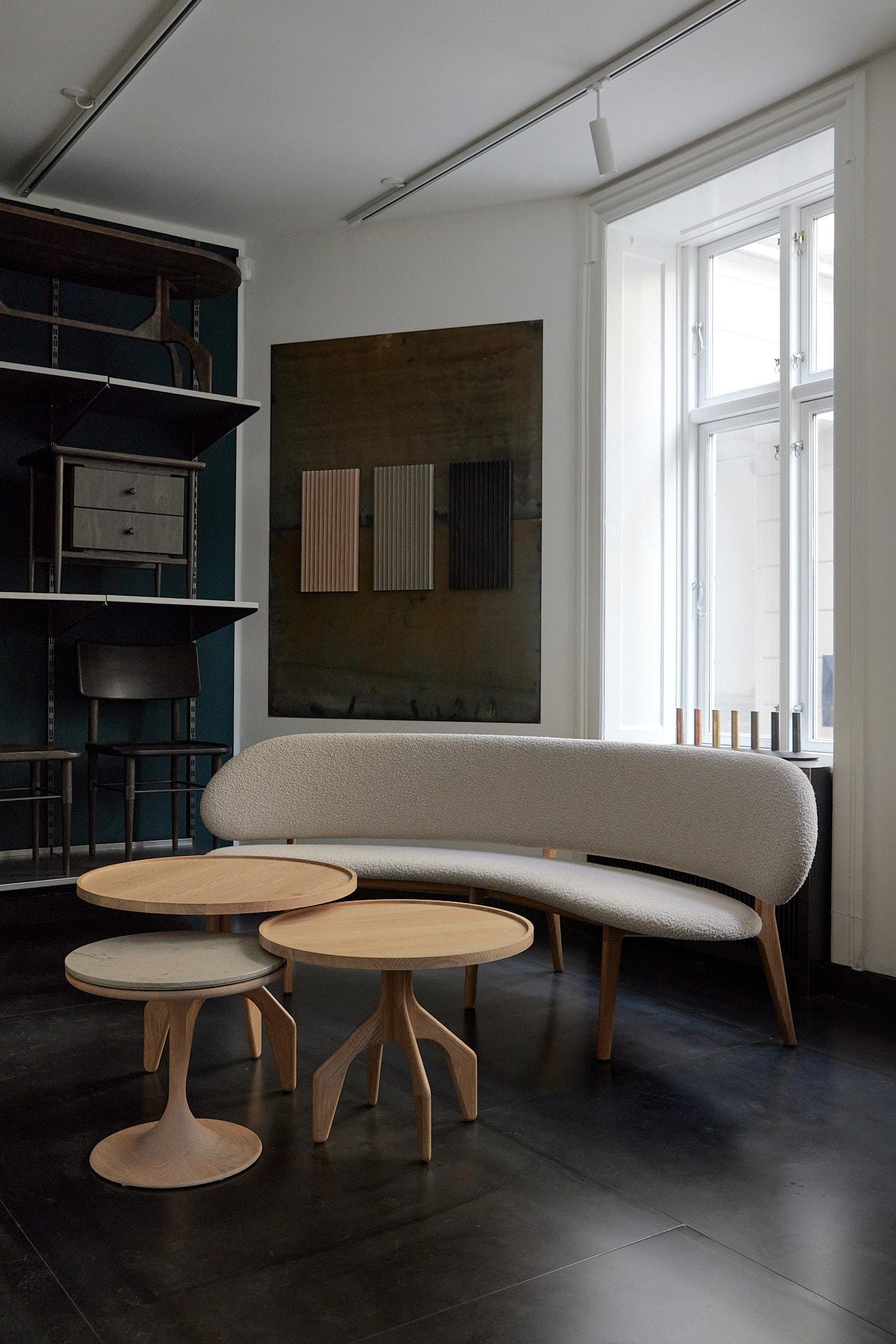 Danois Table d'appoint MG205 en chêne par Malte Gormsen Designé par Space Copenhagen en vente