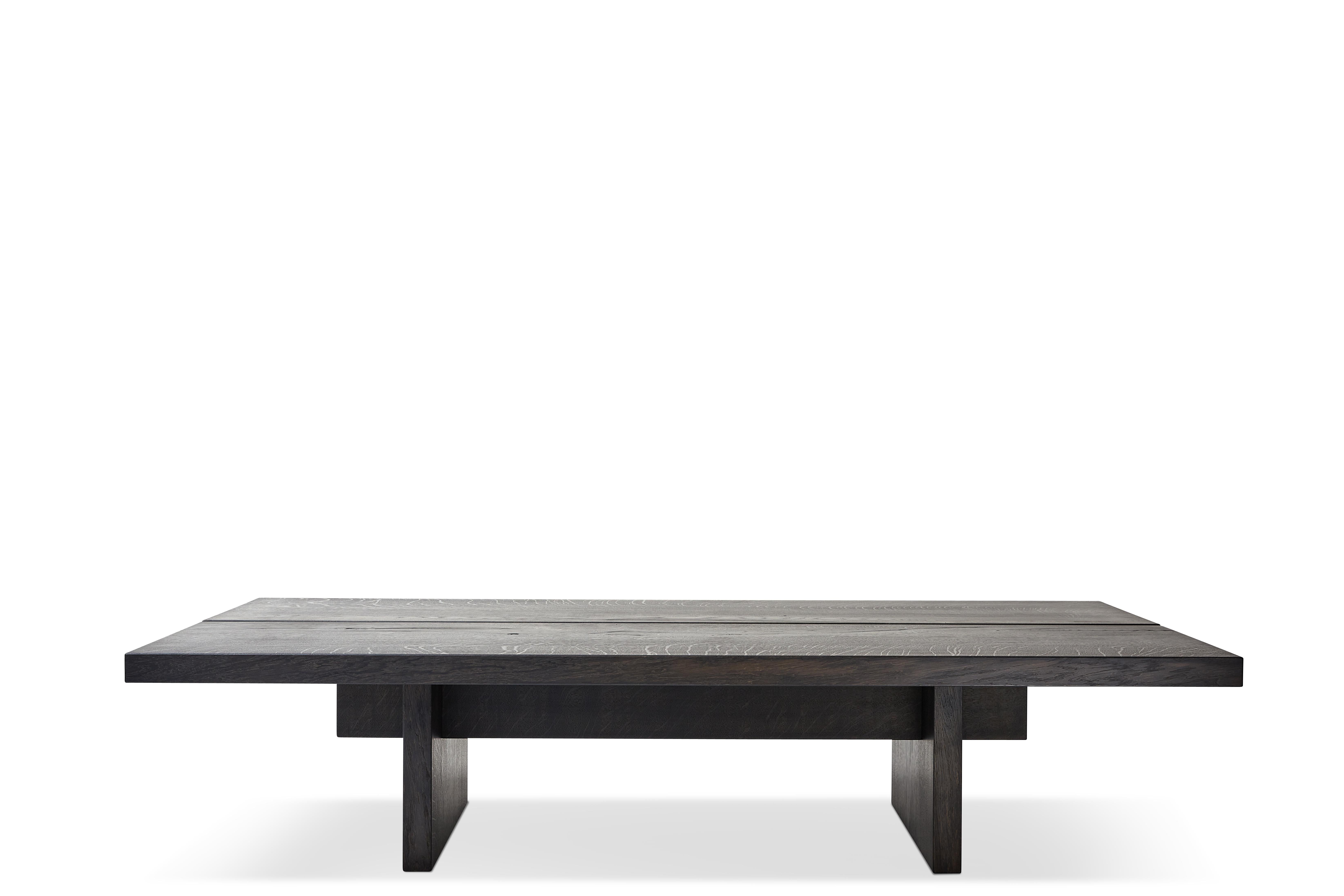 MG209 Table de salon de Malte Gormsen
Dimensions : D 100 x L 180 x H 40 cm.
MATERIAL : Chêne foncé Nature.

Disponible en Nature, Nature brute, Nature claire, Nature grise et Nature foncée.

Malte Gormsen Møbelsnedkeri est un ébéniste qui allie les