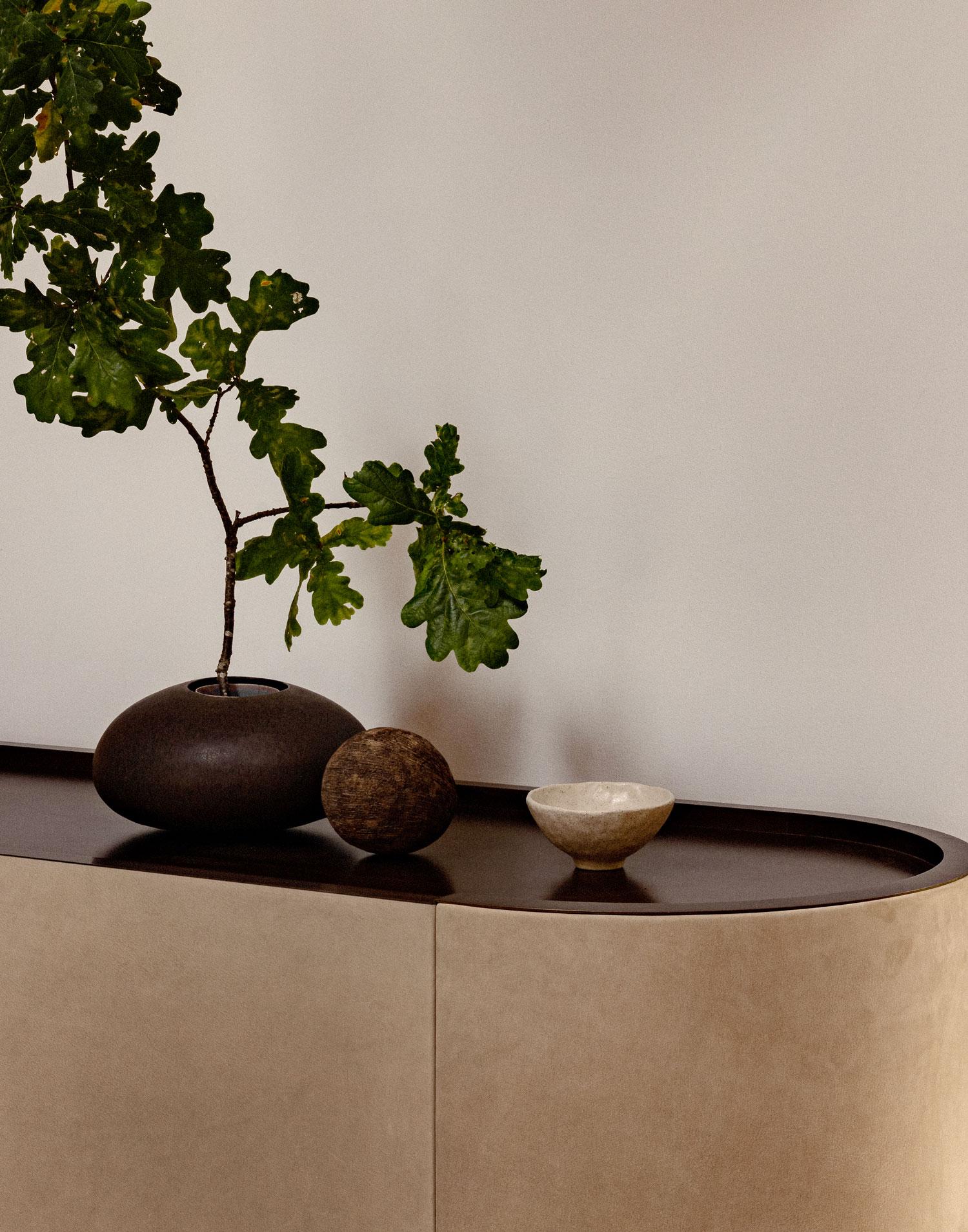 MG305 Credenza in pelle di Malte Gormsen In condizioni Nuovo in vendita a Geneve, CH