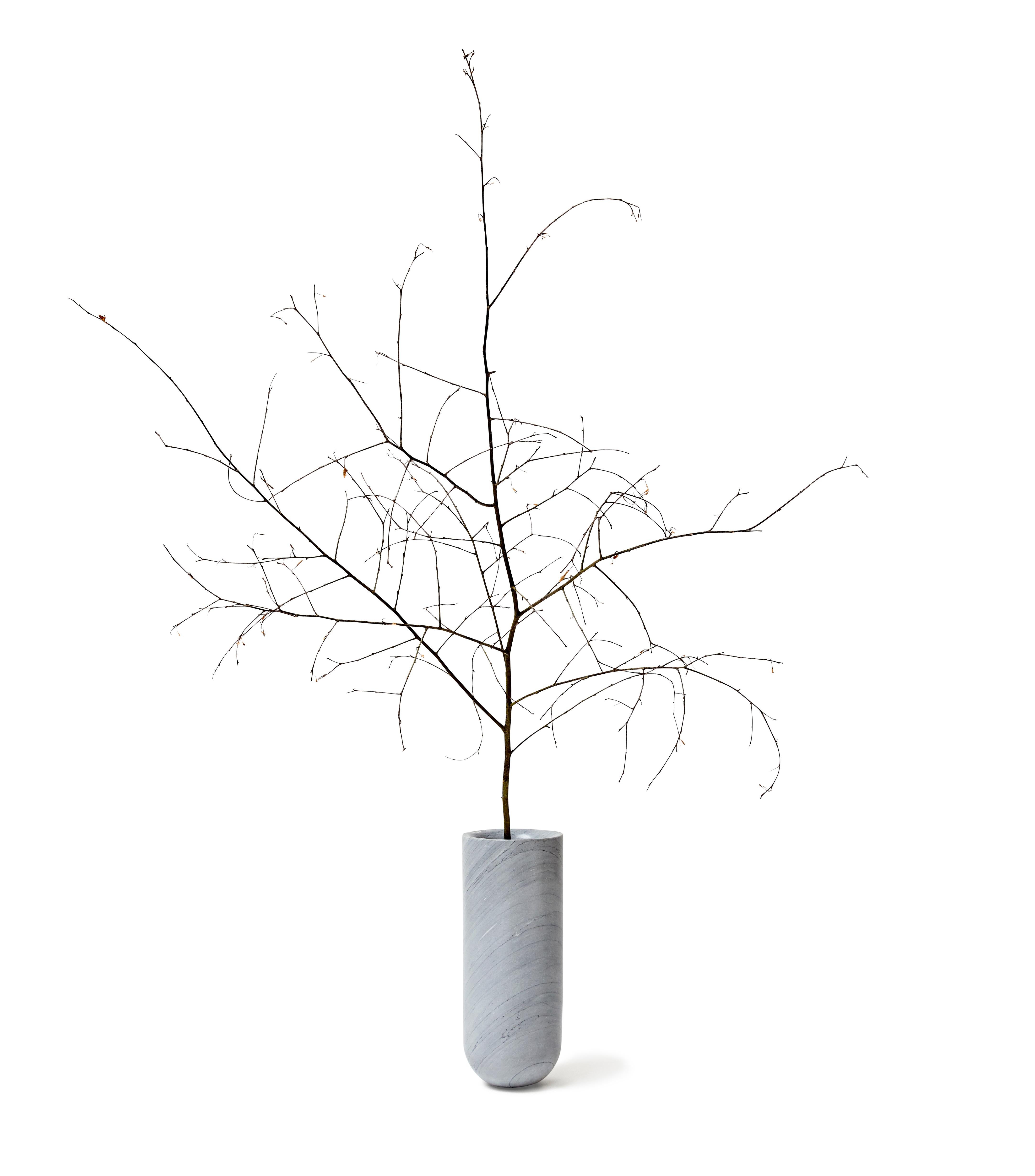 MG404 Vaso di marmo 45 di Malte Gormsen
Dimensioni: D. A. 18 x H. 45 cm.
Materiali: Bardiglio Imperale.

Disponibile in diverse pietre.
Disponibile in 3 diverse dimensioni. Contattateci.

Malte Gormsen Møbelsnedkeri è un'azienda di ebanisteria che