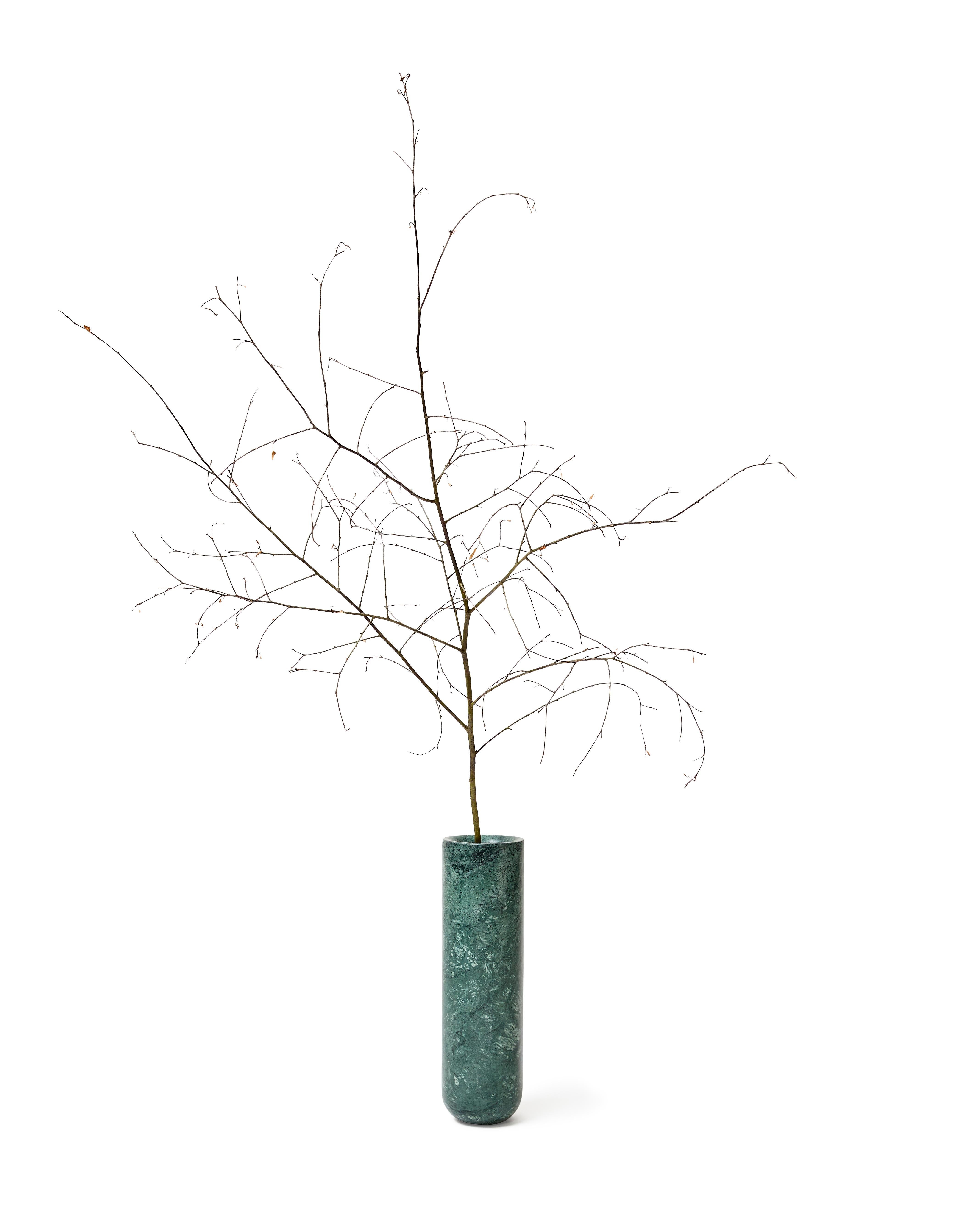 MG404 Vaso di marmo 52 di Malte Gormsen
Dimensioni: D 15 x H 52 cm.
Materiali: Marmo Guatemala Verde.

Disponibile in diverse pietre.
Disponibile in 3 diverse dimensioni. Contattateci.

Malte Gormsen Møbelsnedkeri è un'azienda di ebanisteria che