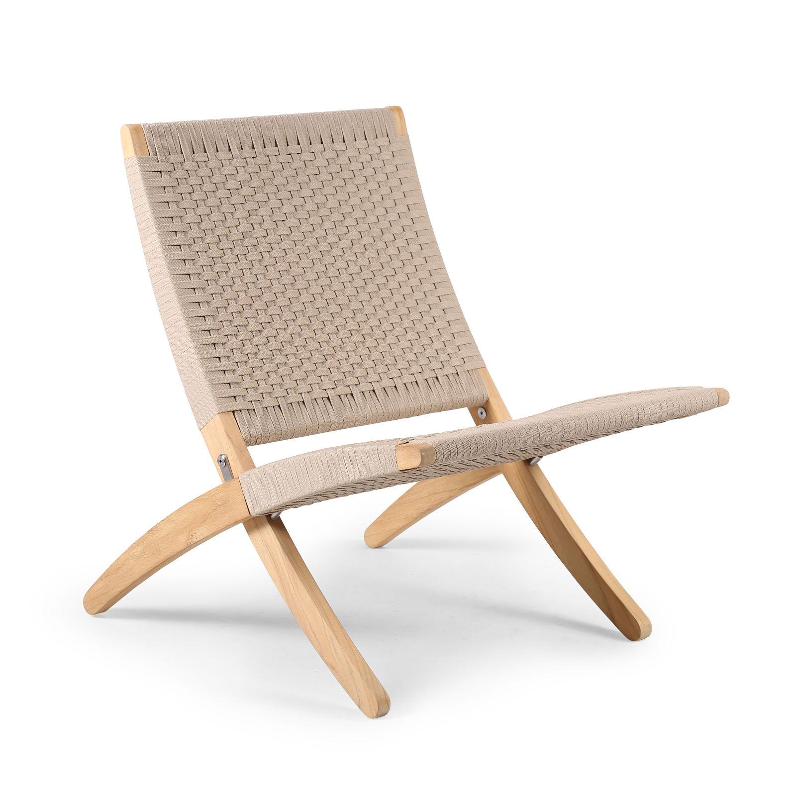 Designed by Morten Gøttler in 1997, the MG501 Cuba Chair captures contemporary design with its ideal balance of form and function, and nods to previous masters who experimented with elevating the folding chair concept.