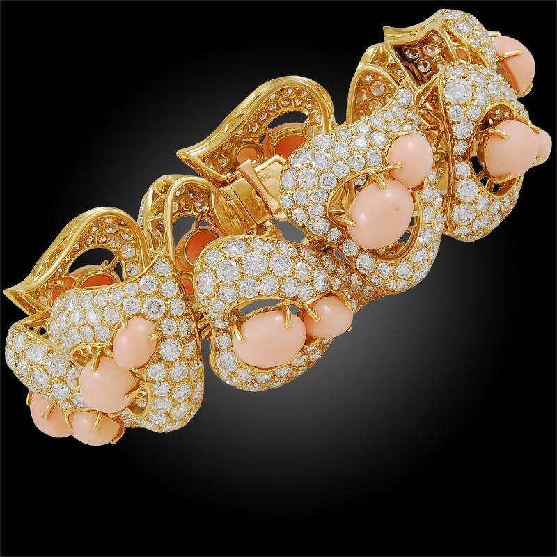 A heavenly piece by M.Gerard comprised of 18k yellow gold leaf motifs adorned by several radiant round-cut diamonds each centering two exquisite angel skin corals. Signed M.Gerard.
Circa 1980’s