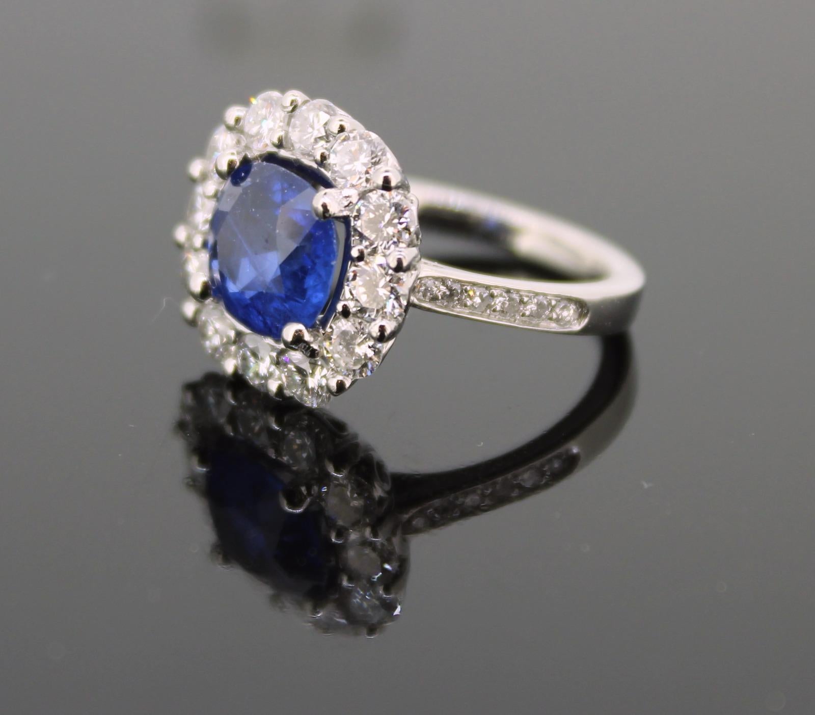 GCS 2.50ct Sapphire Diamonds Cluster Ring, Platinum In Excellent Condition In London, GB