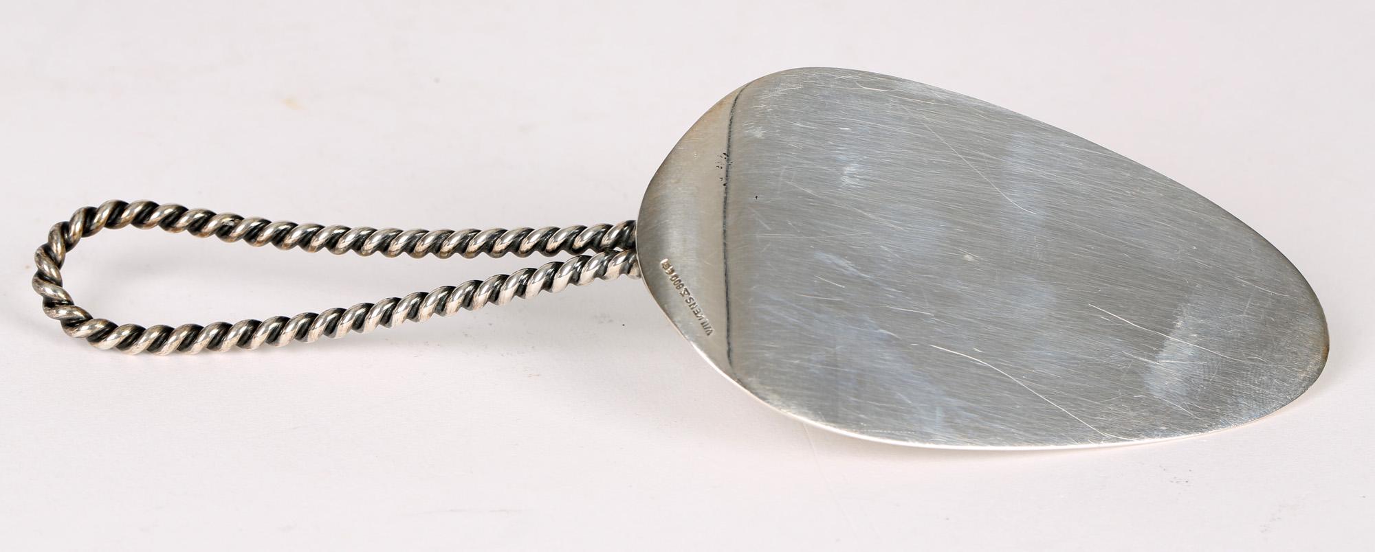 MH Wilkens Sohne German Art Nouveau Silver Rope Twist Handled Cake Slice In Good Condition For Sale In Bishop's Stortford, Hertfordshire