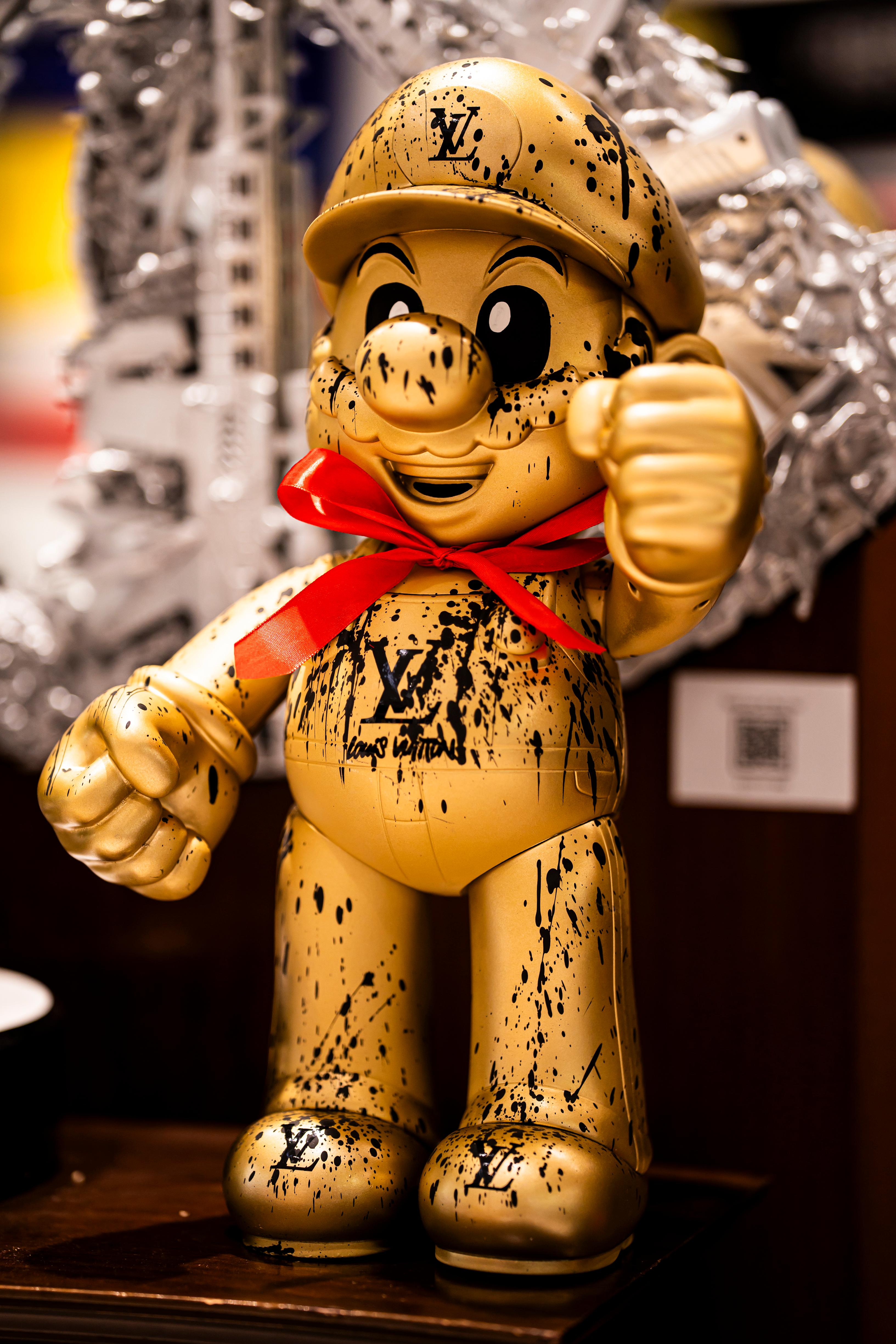 Gold Mario, LV Tribute - Sculpture by MHS