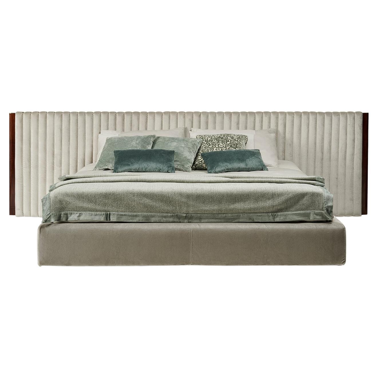 MIA Beige Tête de lit brodée King Size Bed en vente