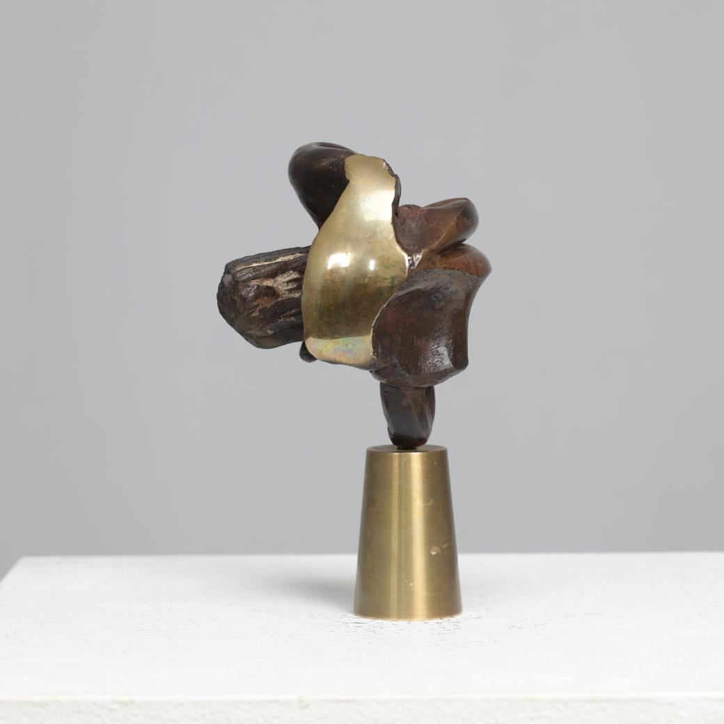 Belga Mia Moreaux. Scultura in bronzo con base in ottone 
