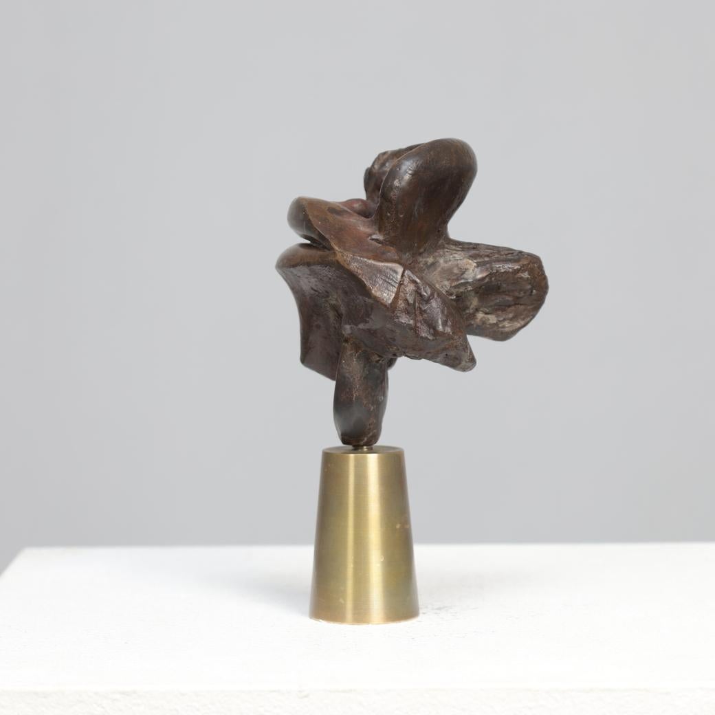 Fine XX secolo Mia Moreaux. Scultura in bronzo con base in ottone 