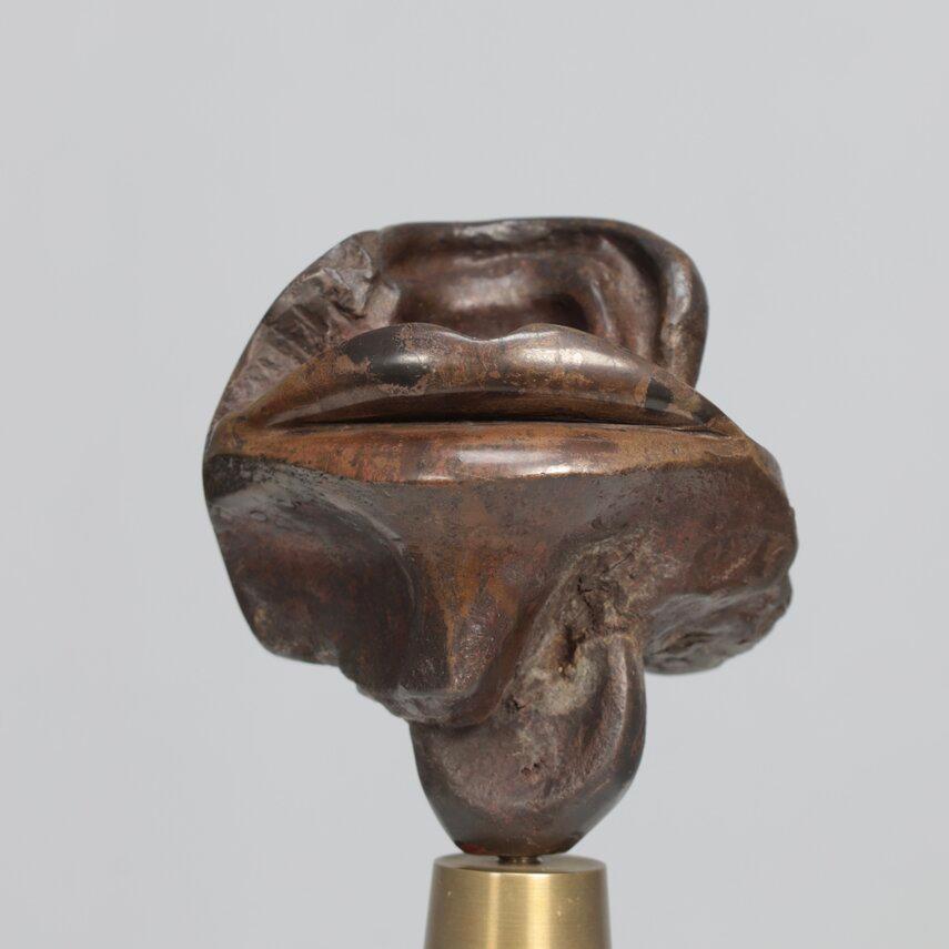 Ottone Mia Moreaux. Scultura in bronzo con base in ottone 