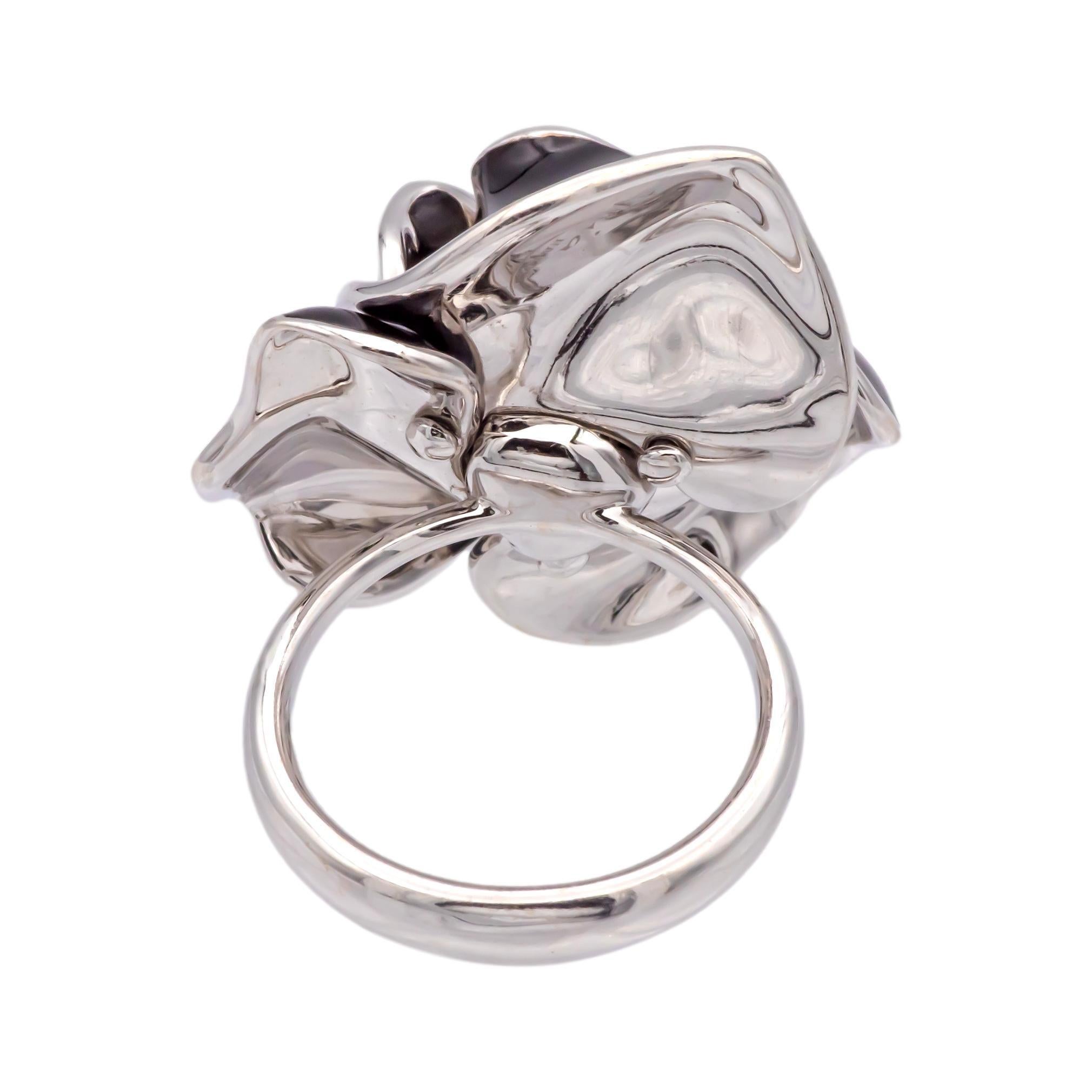 Mia Nardi 18K White Gold Rosa Ring in Black enamel with Orange Sapphire Center In Excellent Condition For Sale In New York, NY